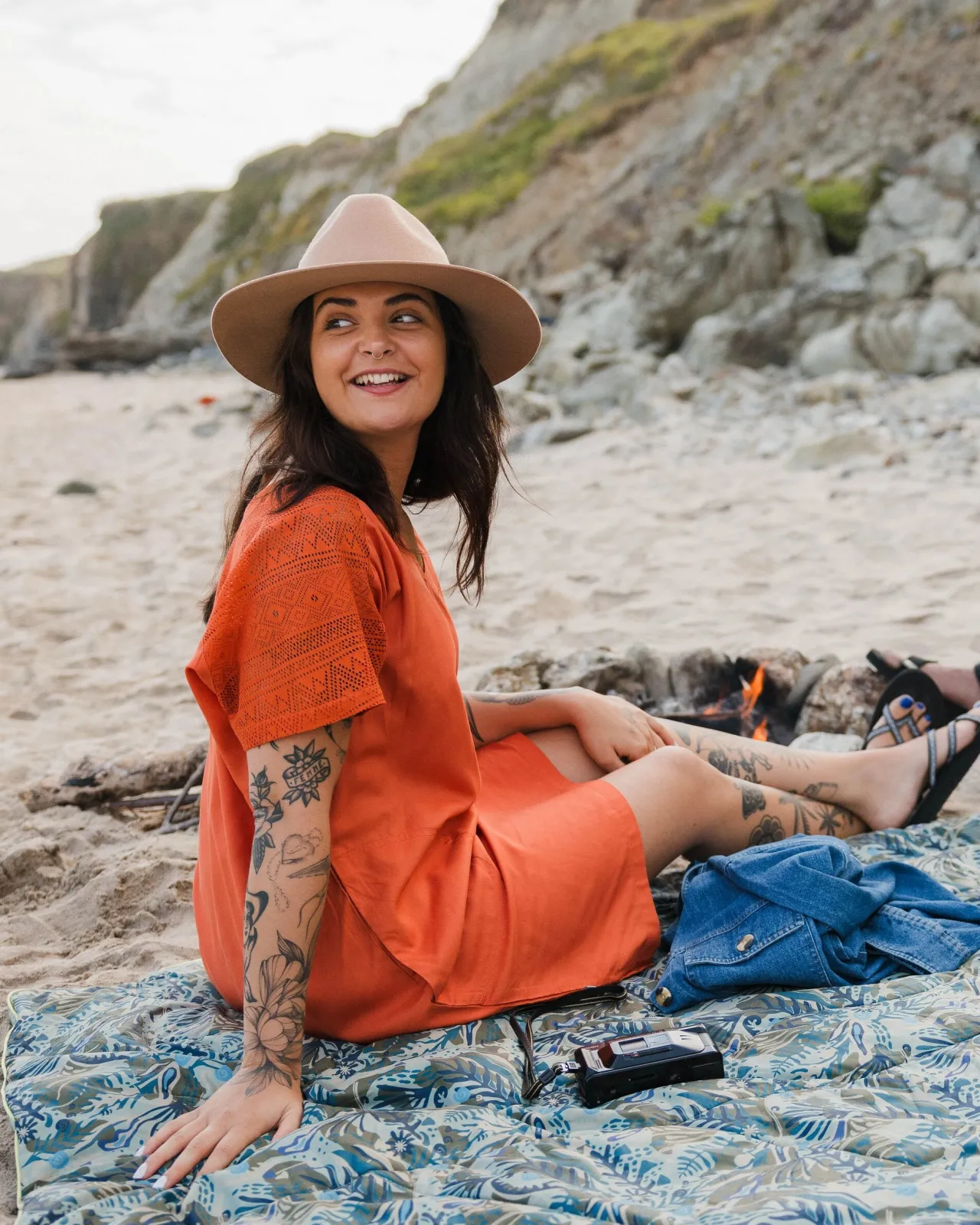 ambrose_oversized_kleid__verbranntes_orange_3.webp Fashion Ambrose Oversized Kleid - Verbranntes Orange Damen Kleider & Röcke