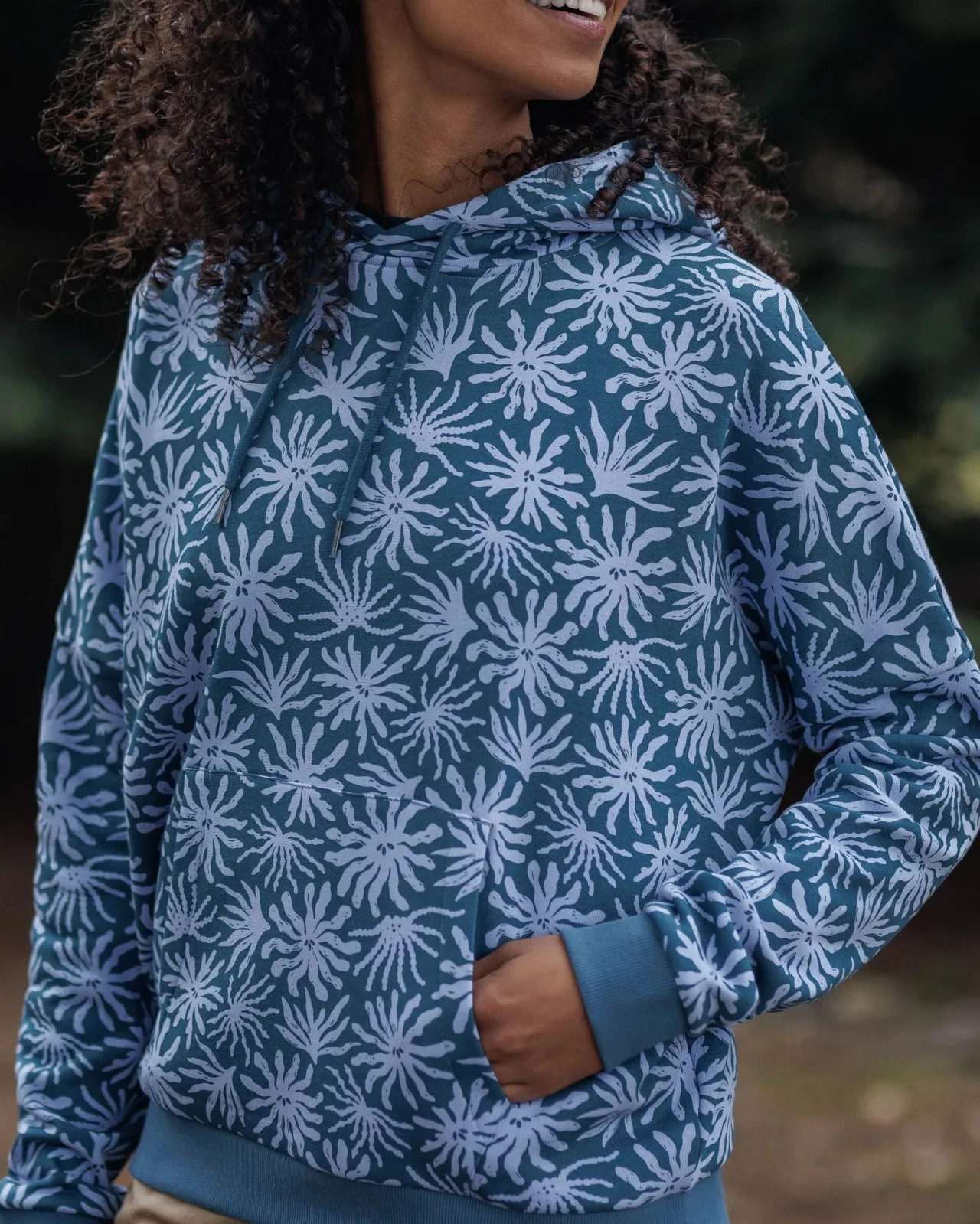 arame_biobaumwoll_hoodie__seegrasstahlblau_2.webp Discount Arame Bio-Baumwoll Hoodie - Seegras/Stahlblau Damen Kapuzenpullover & Sweatshirts