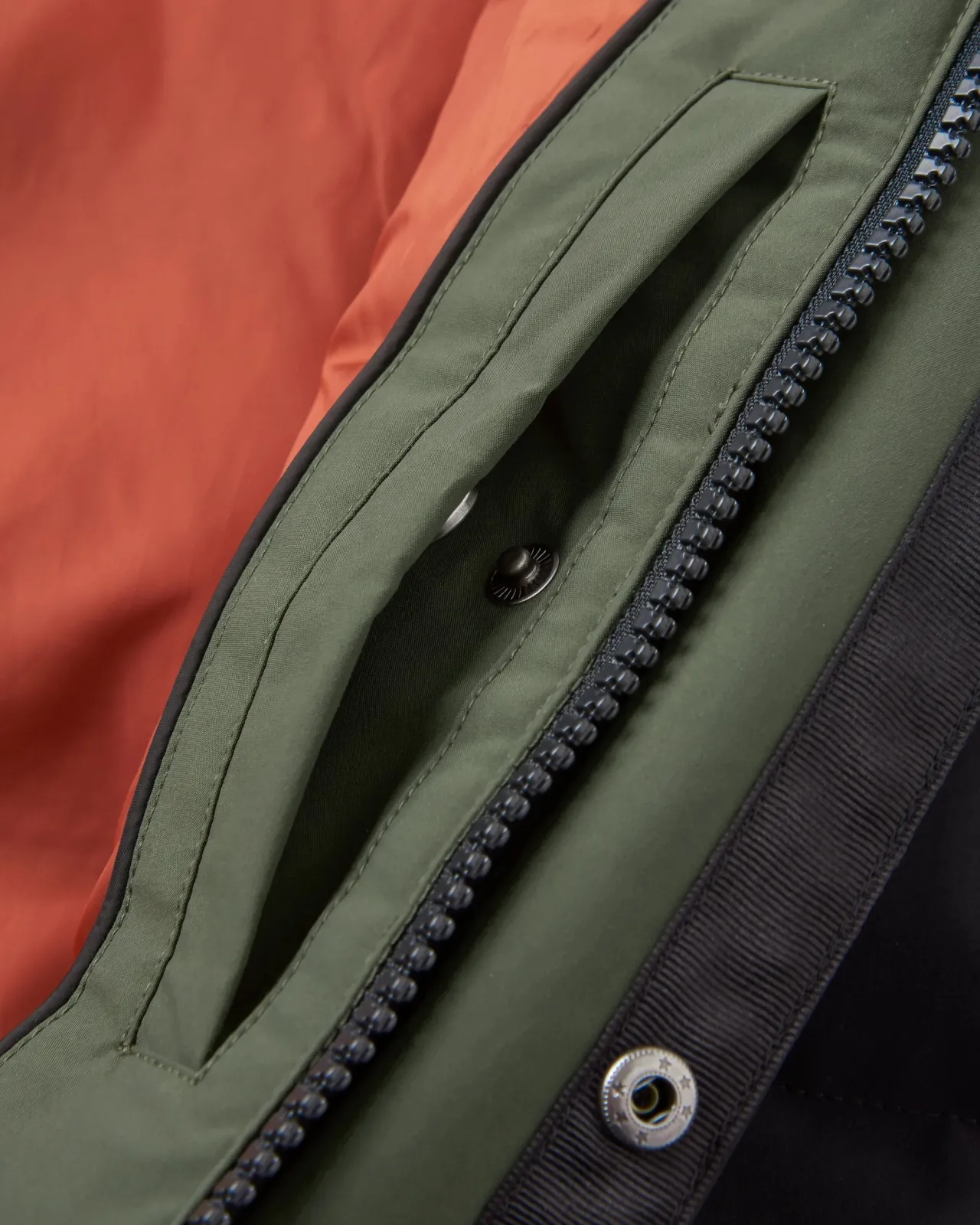 baltic_recyceltes_top__schwarzkhaki_8.webp Sale Baltic recyceltes Top - Schwarz/Khaki Herren Isoliert