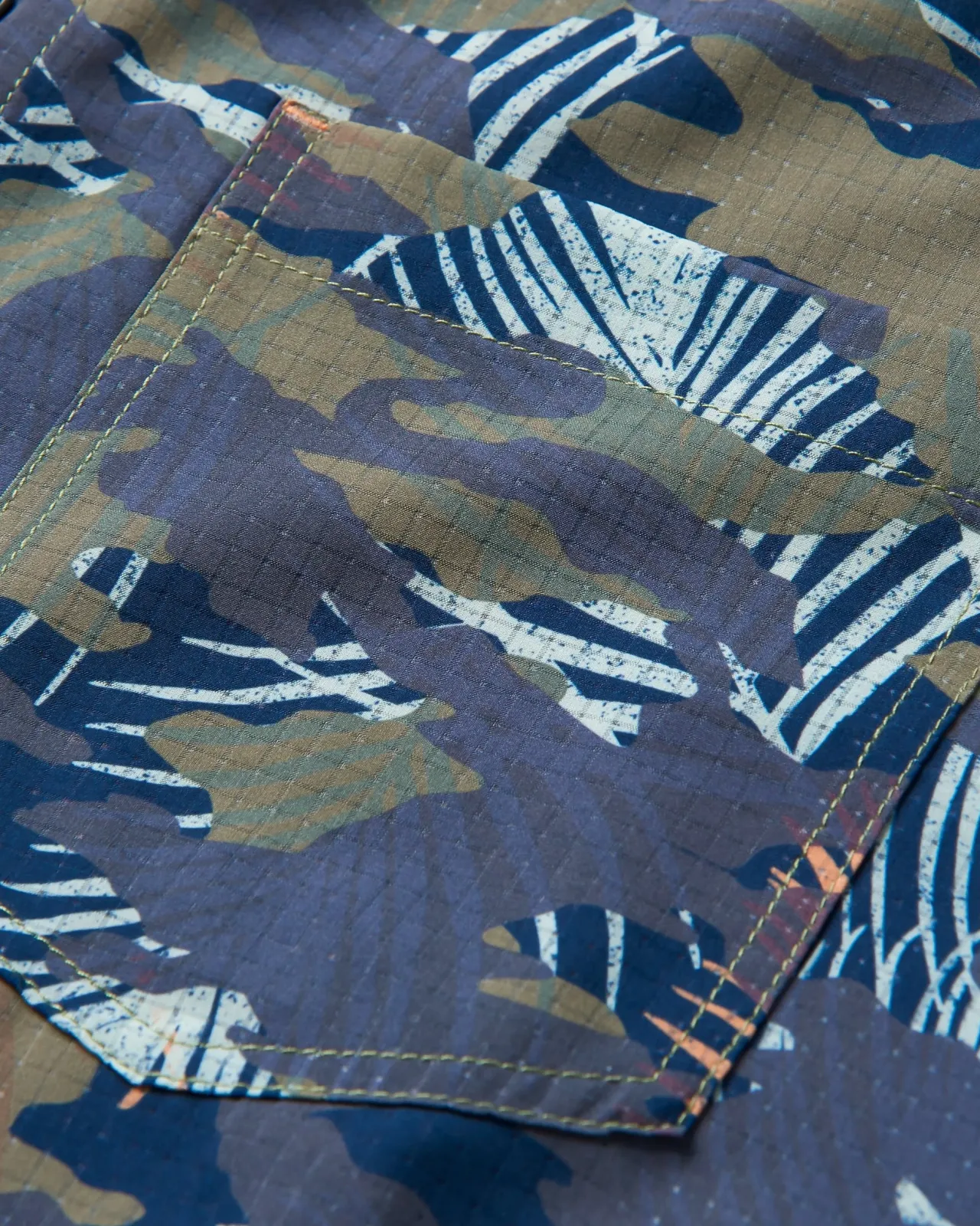 bedrucktes_aktivshirt__palmencamo_apricot_9.webp Cheap 365 Bedrucktes Aktiv-Shirt - Palmen-Camo Apricot Herren Hemden | Oberteile