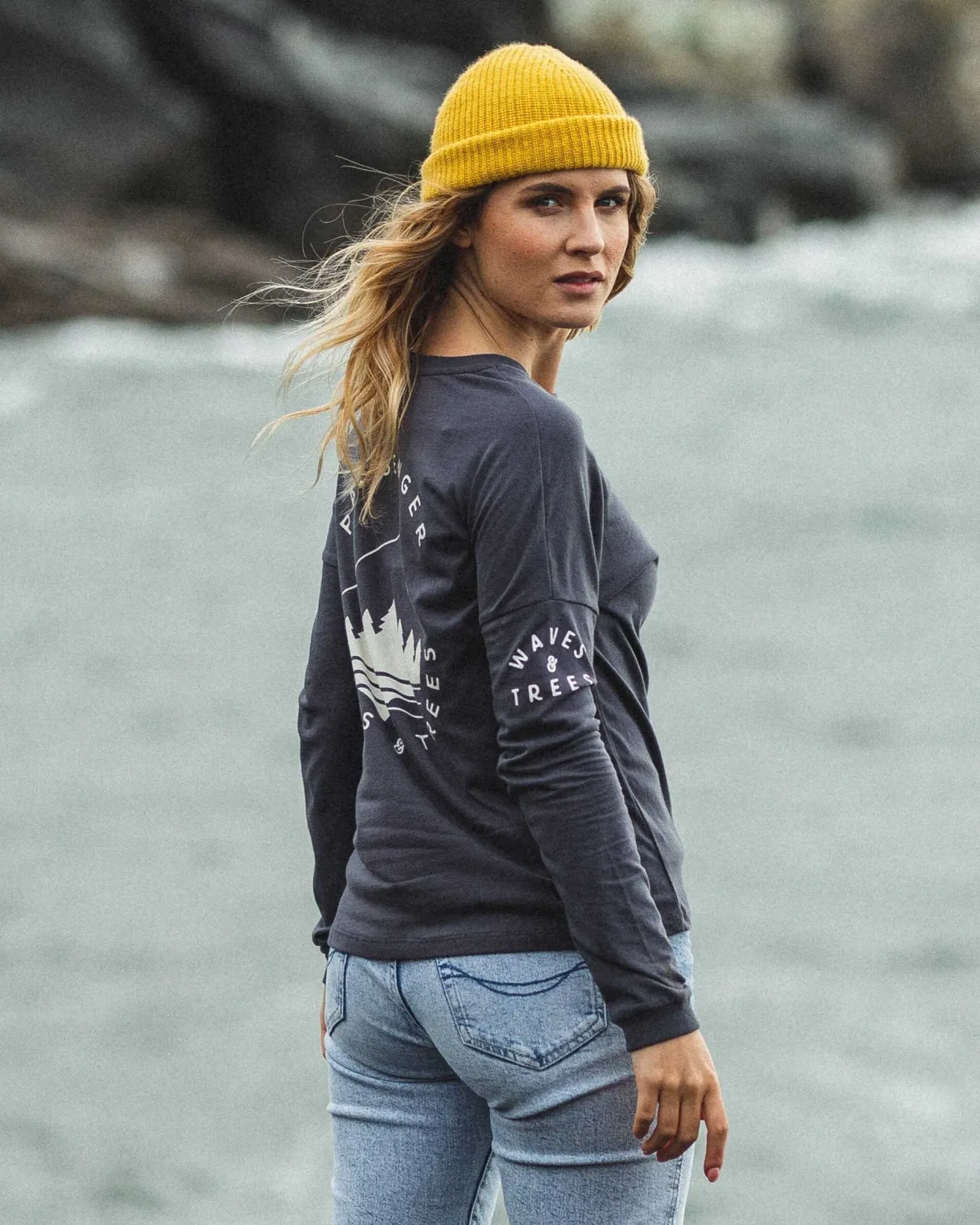big_leaf_recyceltes_langarmshirt__verblasstes_schwarz_3.webp Best Sale Big Leaf Recyceltes Langarmshirt - Verblasstes Schwarz Damen Oberteile & T-shirts