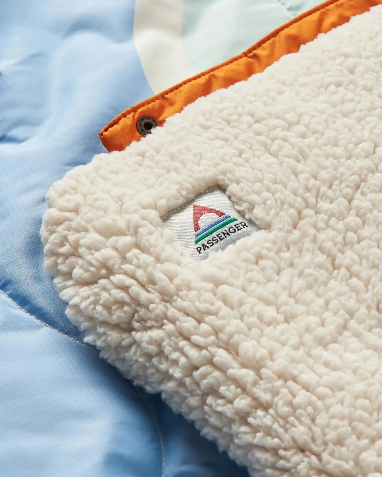 cabin_recycelte_sherpa_decke__kornblumenblau_7.webp Best Sale Cabin Recycelte Sherpa Decke - Decken