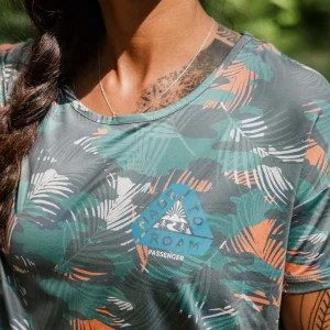 Discount Chakra Tie Back Aktiv Recyceltes T-Shirt - Palm Camo Tiefsee Damen Oberteile