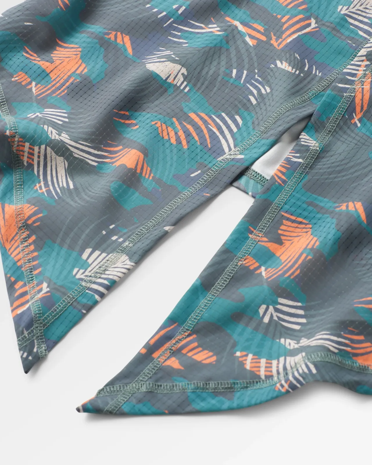 chakra_tie_back_aktiv_recyceltes_tshirt__palm_camo_tiefsee_8.webp Discount Chakra Tie Back Aktiv Recyceltes T-Shirt - Palm Camo Tiefsee Damen Oberteile