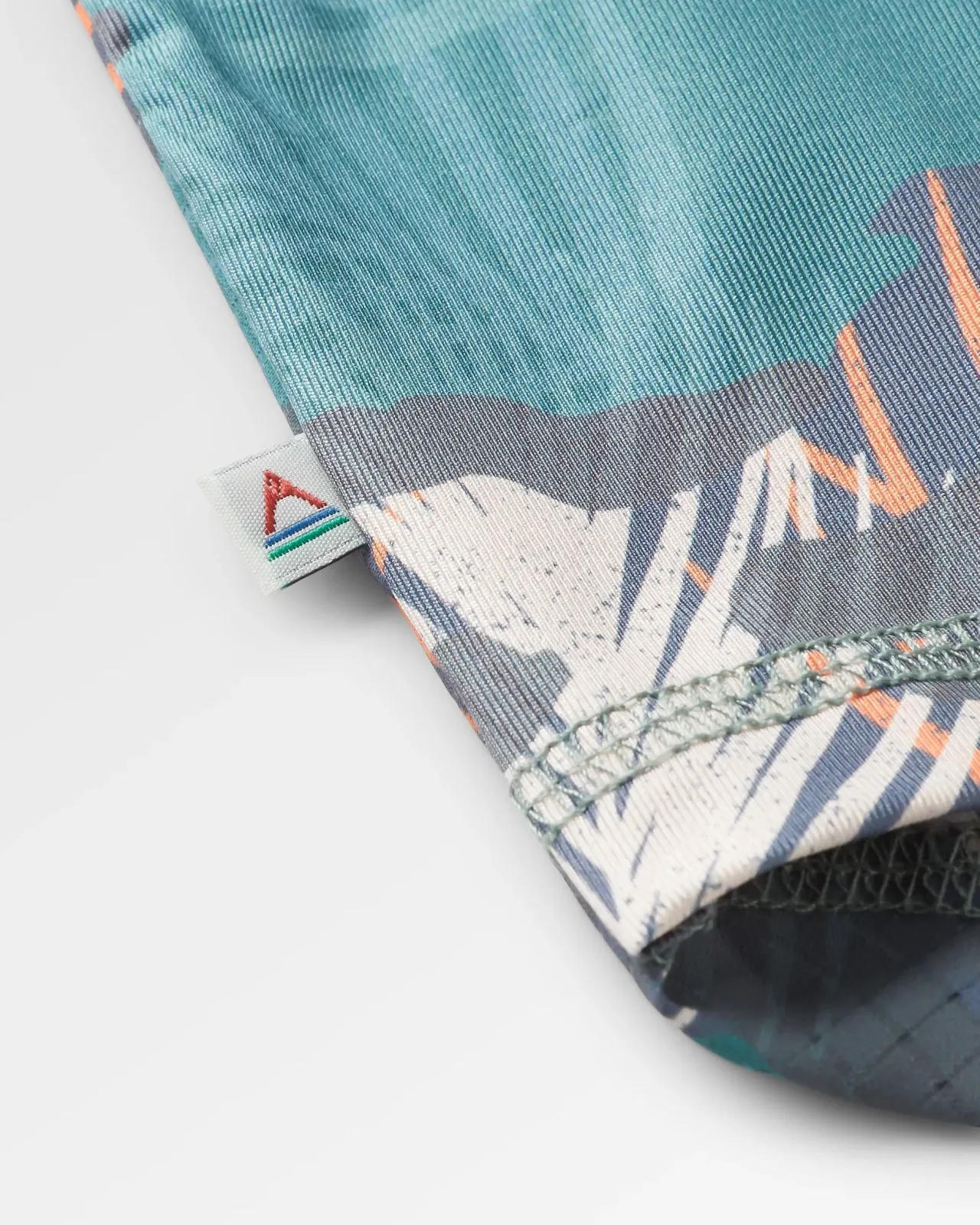 chakra_tie_back_aktiv_recyceltes_tshirt__palm_camo_tiefsee_9.webp Discount Chakra Tie Back Aktiv Recyceltes T-Shirt - Palm Camo Tiefsee Damen Oberteile