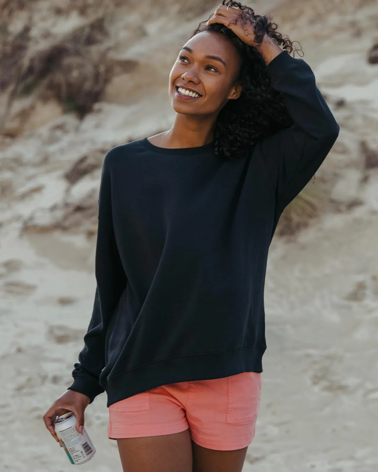 chica_recycelte_baumwolle_oversized_sweatshirt__schwarz_2.webp Hot Chica Recycelte Baumwolle Oversized Sweatshirt - Damen Kapuzenpullover & Sweatshirts