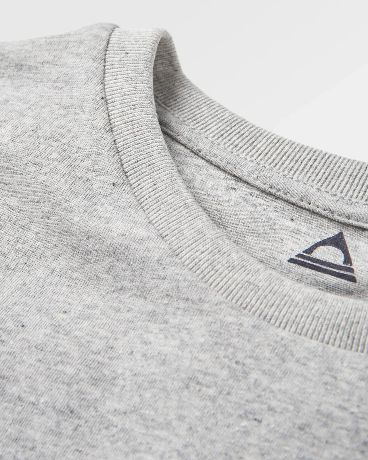 classic_logo_recyceltes_baumwolltshirt__mittelgrau_meliert_5.webp Sale Classic Logo Recyceltes Baumwoll-T-Shirt - Mittelgrau Meliert Herren T-shirts & Tanktops