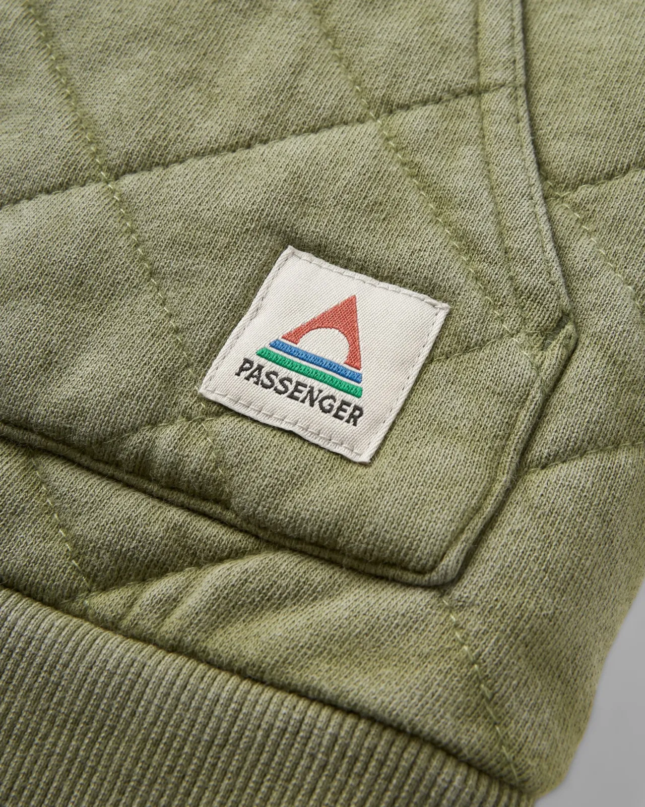 clementine_recyceltes_gestepptes_top__khaki_4.webp Discount Clementine Recyceltes Gestepptes Top - Damen Kapuzenpullover & Sweatshirts