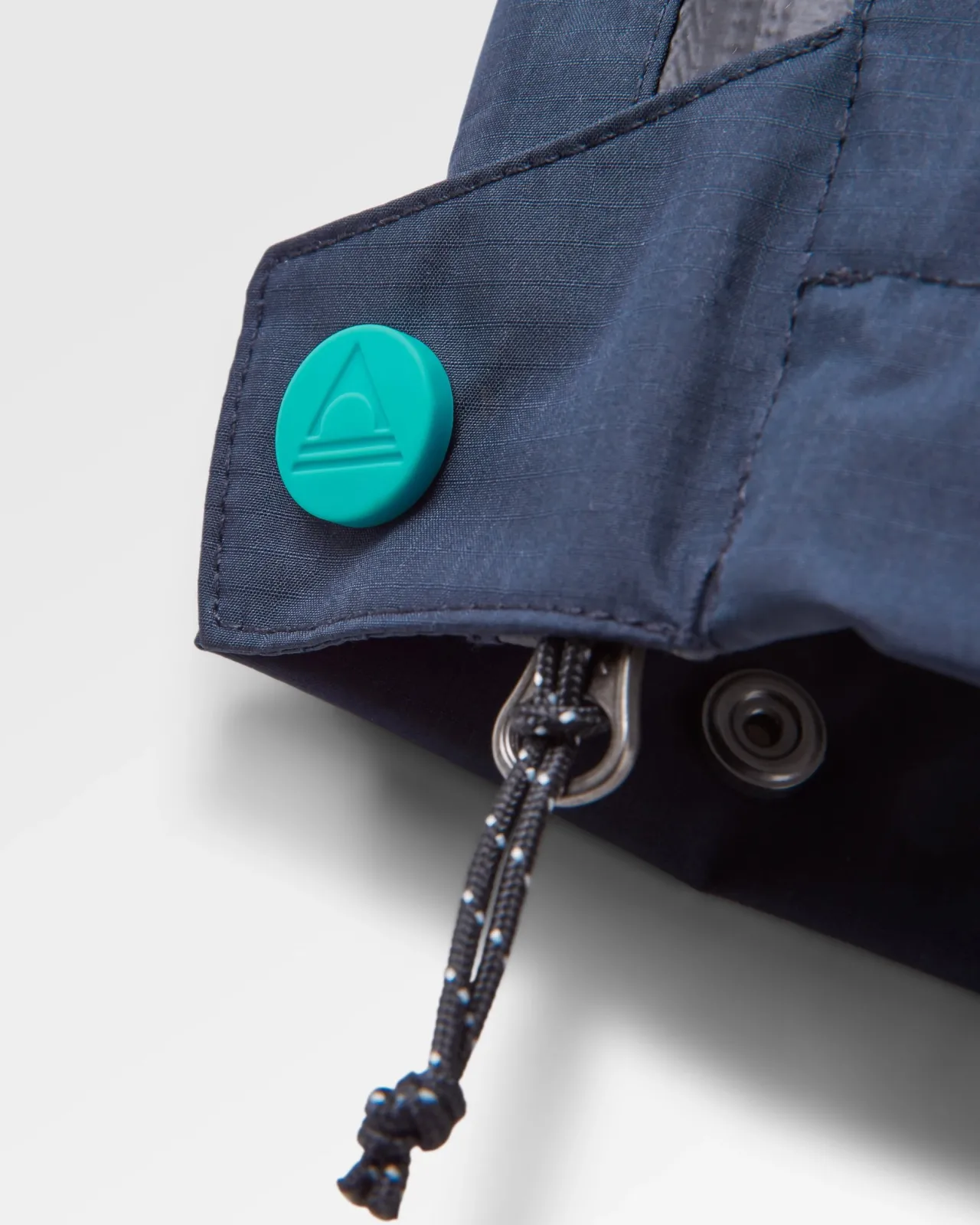 cloudburst_wasserdichte_recycelte_hose__tiefes_marineblau_4.webp Flash Sale Cloudburst Wasserdichte Recycelte Hose - Tiefes Marineblau Damen Latzhosen & Hosen | Hosen