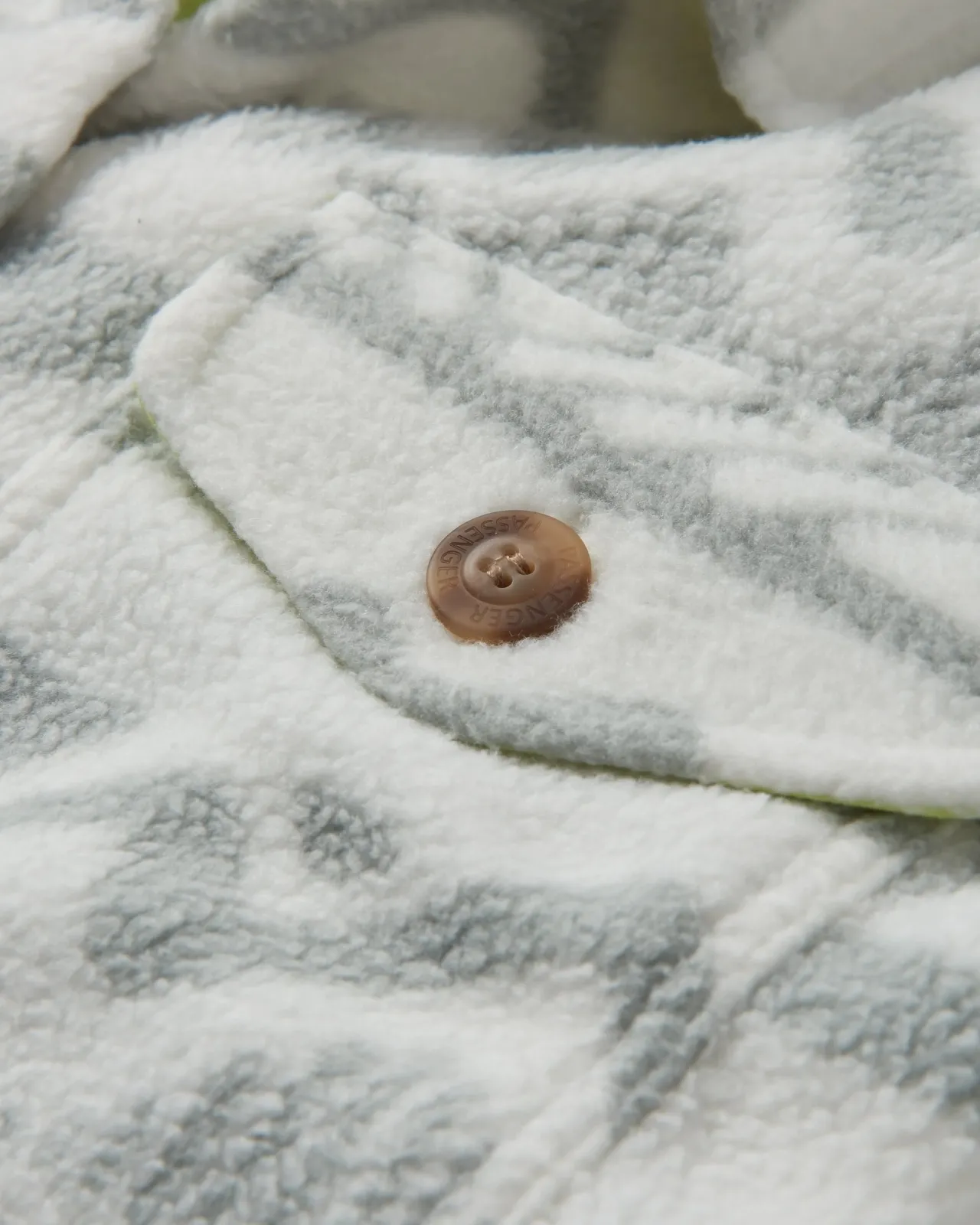 cloudy__recyceltes_sherpafleecehemd__berg_geo_vintage_wei_7.webp Flash Sale Cloudy 2.0 Recyceltes Sherpa-Fleece-Hemd - Berg Geo Vintage Weiß Damen Hemden