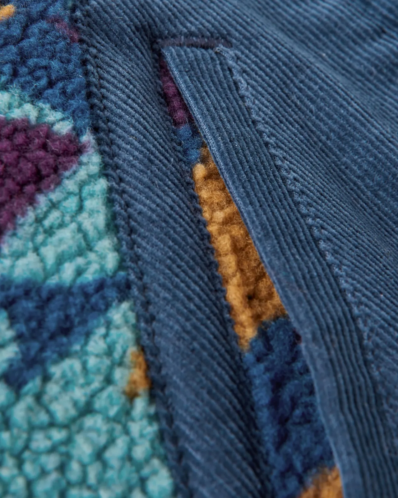 clover__recyceltes_sherpafleece__tiefblaues_tarnmuster_6.webp Online Clover 2.0 recyceltes Sherpa-Fleece - Tiefblaues Tarnmuster Damen Fleece | Fleece