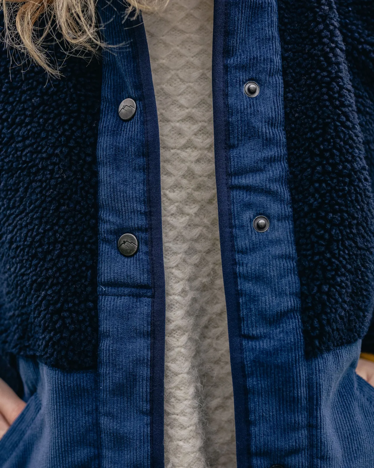 clover__recyceltes_sherpafleece__tiefes_marineblau_3.webp Best Clover 2.0 recyceltes Sherpa-Fleece - Tiefes Marineblau Damen Fleece | Fleece