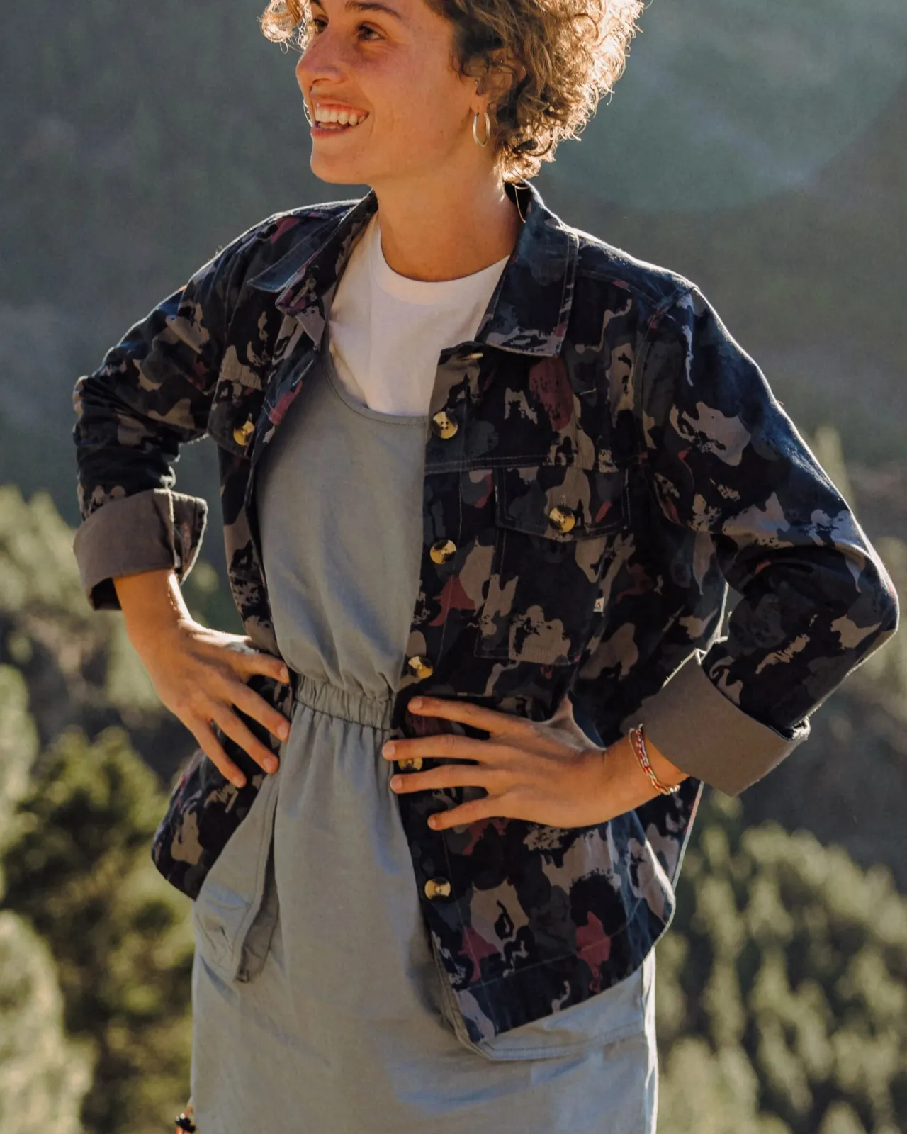 coral_organic_langarmshirt__ahorn_camo_4.webp Fashion Coral Organic Langarmshirt - Ahorn Camo Damen Hemden