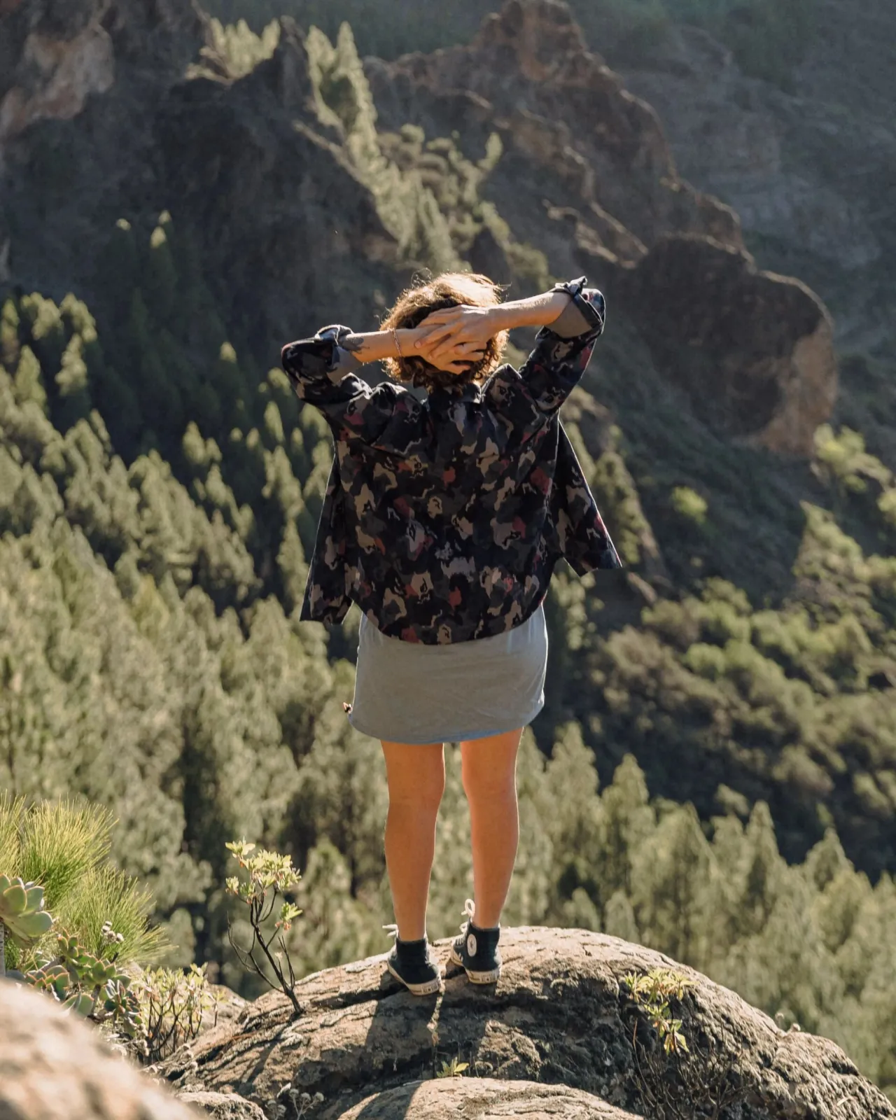 coral_organic_langarmshirt__ahorn_camo_5.webp Fashion Coral Organic Langarmshirt - Ahorn Camo Damen Hemden