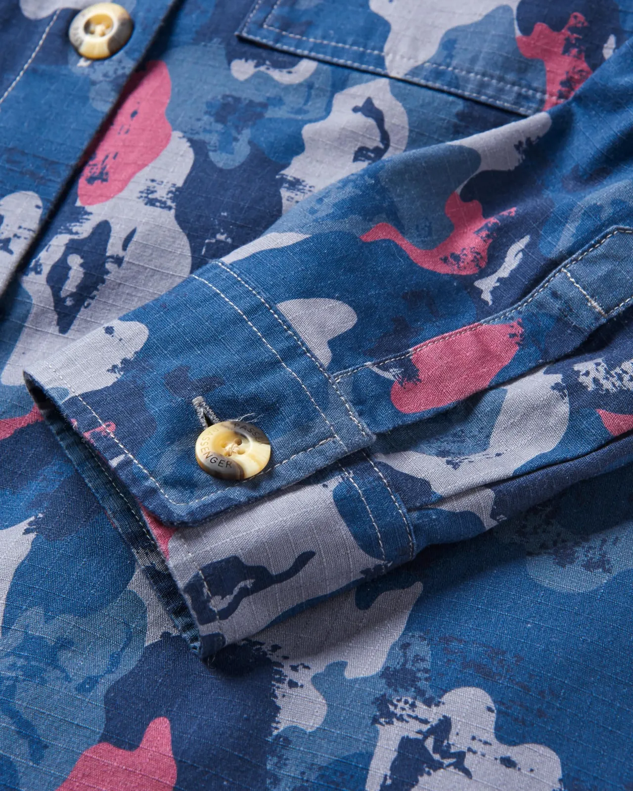 coral_organic_langarmshirt__ahorn_camo_8.webp Fashion Coral Organic Langarmshirt - Ahorn Camo Damen Hemden