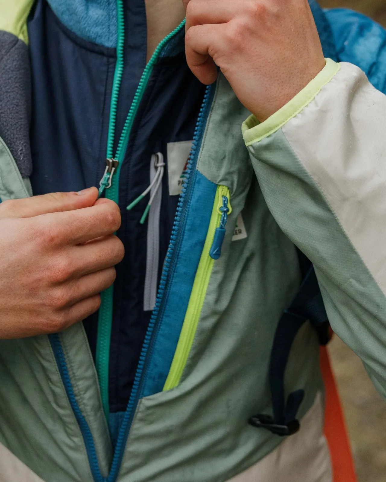 daybreak_light_recycelte_thermore_isolierte_jacke__pistazieblaustahl_2.webp Online Daybreak Light Recycelte Thermore® Isolierte Jacke - Pistazie/Blaustahl Herren Isoliert | Jacken
