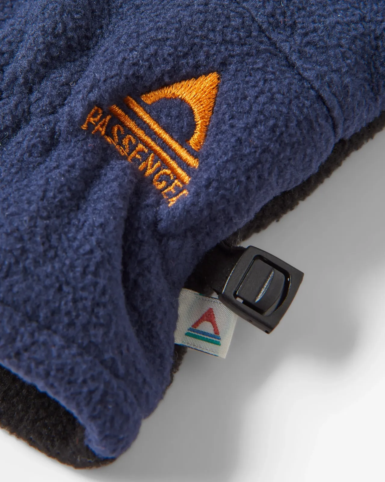 daytrip_recycelte_polarfleece_touchscreenhandschuhe__tiefes_marineblau_3.webp Fashion Daytrip Recycelte Polar-Fleece Touchscreen-Handschuhe - Tiefes Marineblau Herren Handschuhe | Handschuhe