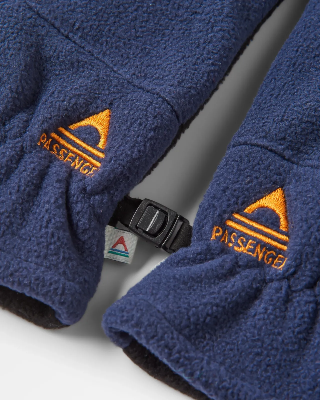 daytrip_recycelte_polarfleece_touchscreenhandschuhe__tiefes_marineblau_5.webp Fashion Daytrip Recycelte Polar-Fleece Touchscreen-Handschuhe - Tiefes Marineblau Herren Handschuhe | Handschuhe