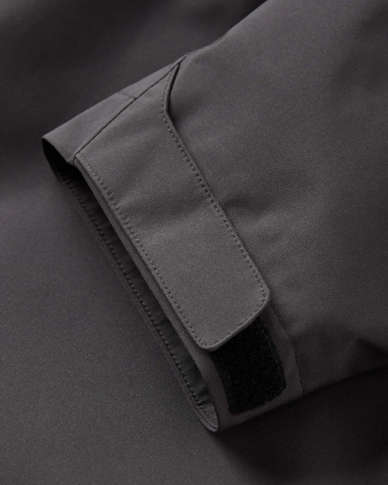 diablo_wasserabweisender_smock_aus_recyceltem_material__verblasstes_schwarz_10.webp Outlet Diablo Wasserabweisender Smock aus recyceltem Material - Verblasstes Schwarz Herren Wasserdicht | Oberteile