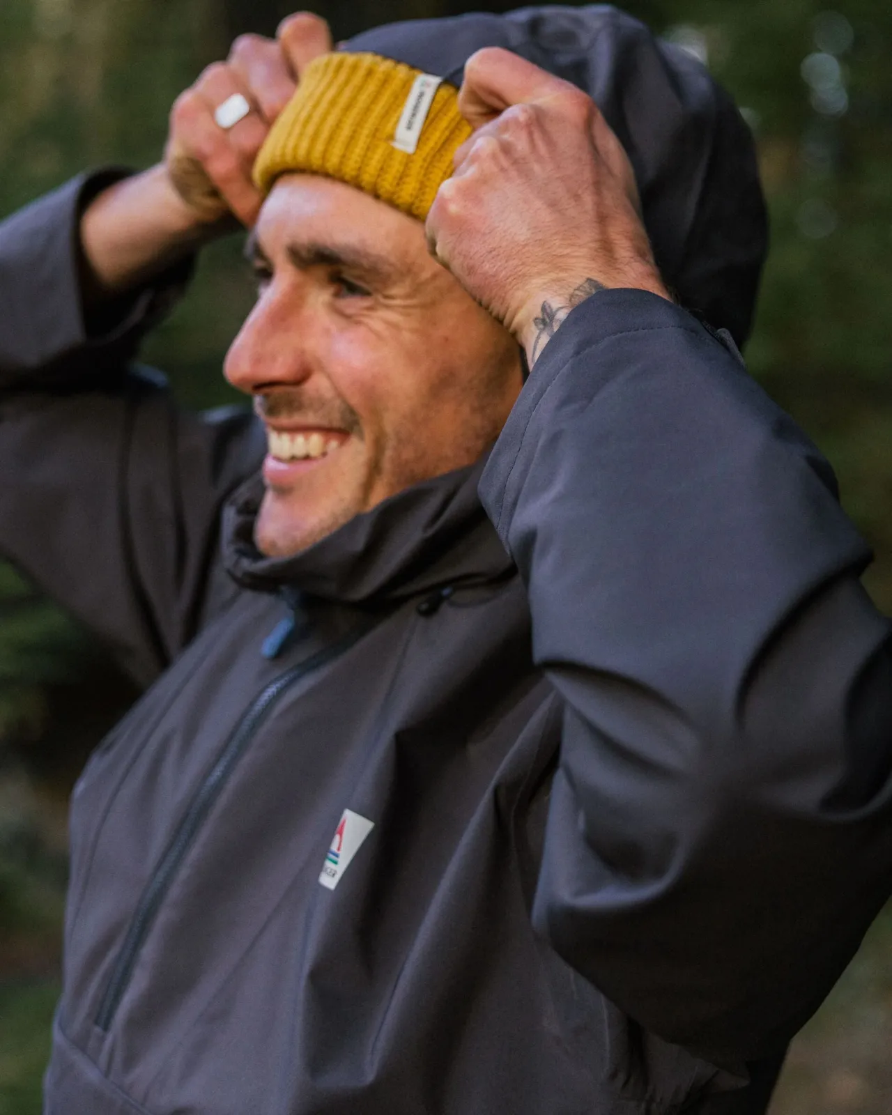 diablo_wasserabweisender_smock_aus_recyceltem_material__verblasstes_schwarz_6.webp Outlet Diablo Wasserabweisender Smock aus recyceltem Material - Verblasstes Schwarz Herren Wasserdicht | Oberteile