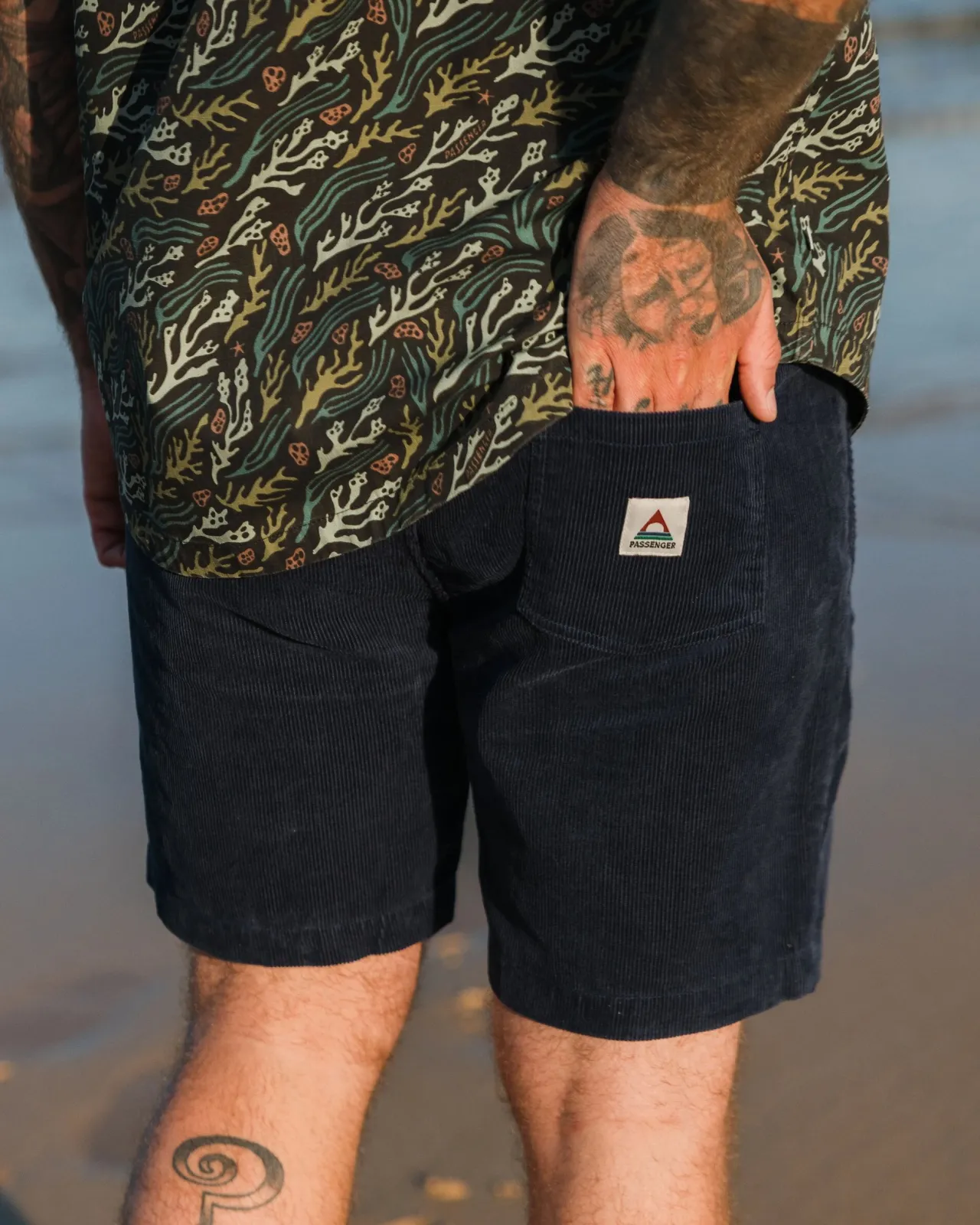 drifter_cord_shorts__tiefes_marineblau_2.webp Shop Drifter Cord Shorts - Tiefes Marineblau Herren Kurze Hosen