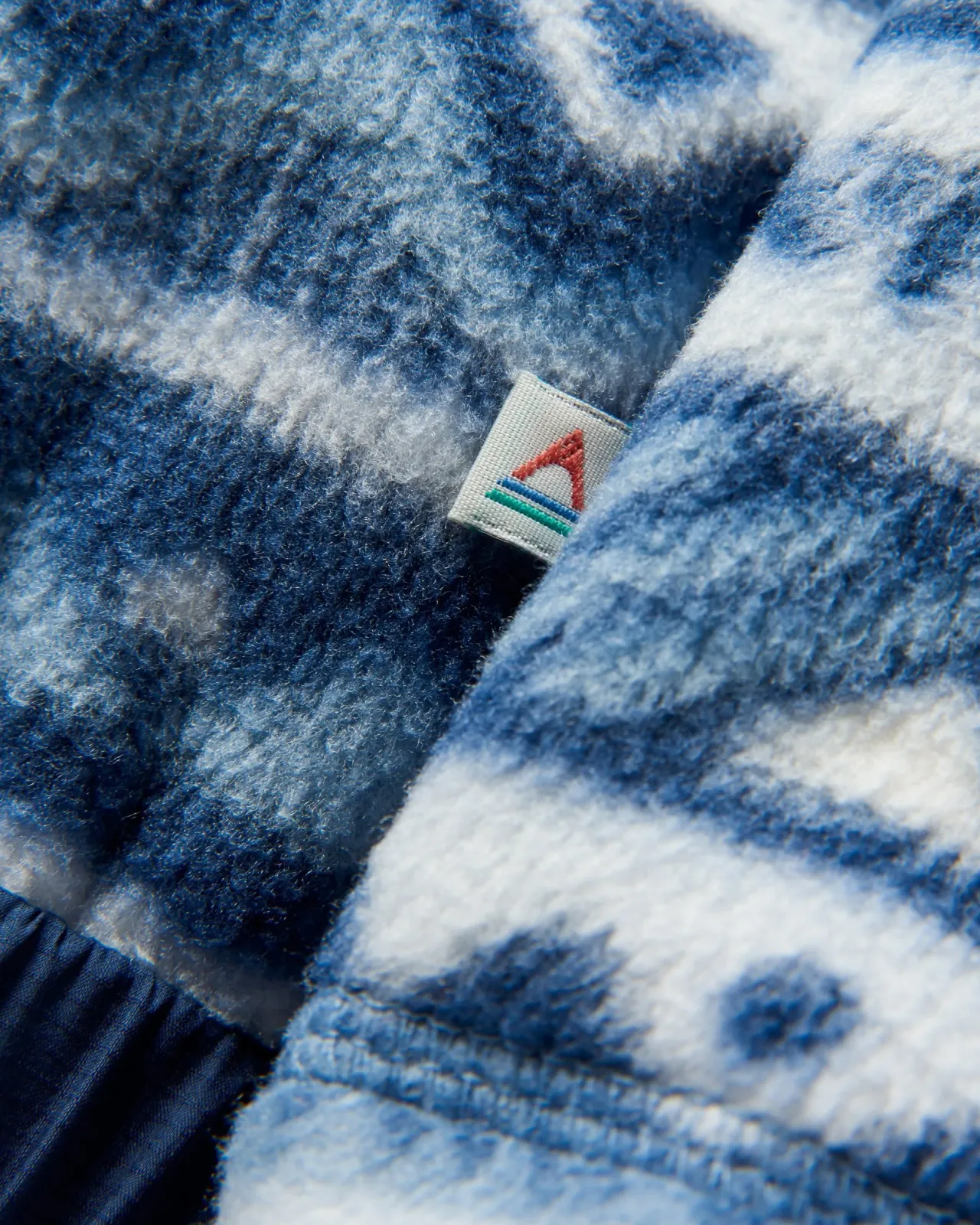 ebb_recyceltes_polarfleece__berg_geo_grau_blau_12.webp Sale Ebb Recyceltes Polarfleece - Berg Geo Grau Blau Herren Fleece | Fleece
