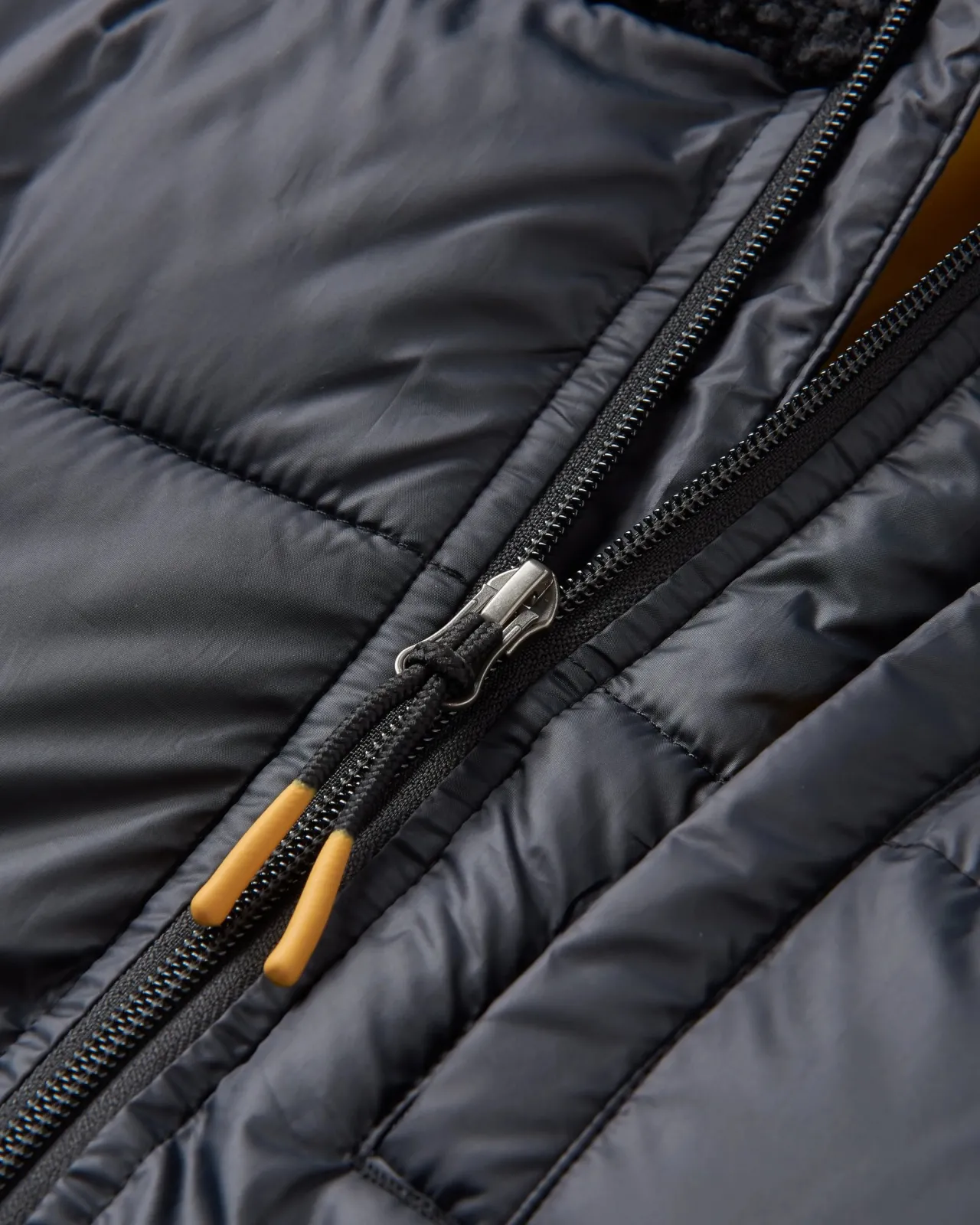 Shop Elowen Kapuzenjacke aus recyceltem Isoliermaterial - Damen Anoraks & Mäntel | Isoliert
