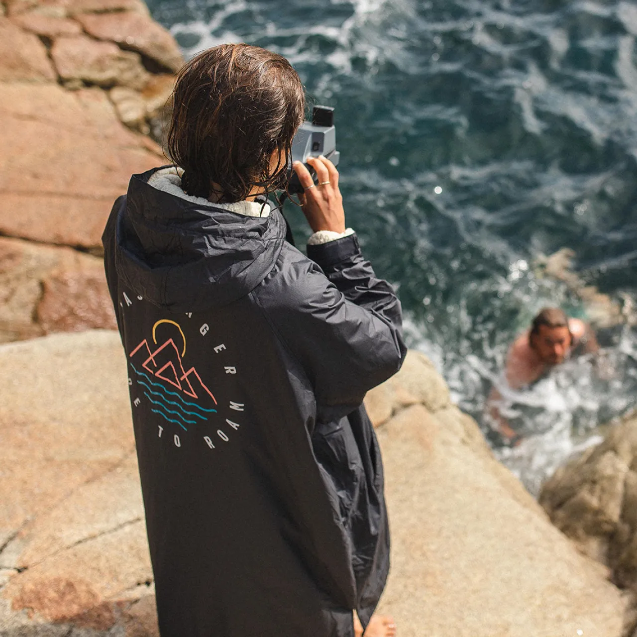 Discount Escapism Recycelter Sherpa-gefütterter Surf Poncho - Surf-ponchos | Surf-ponchos
