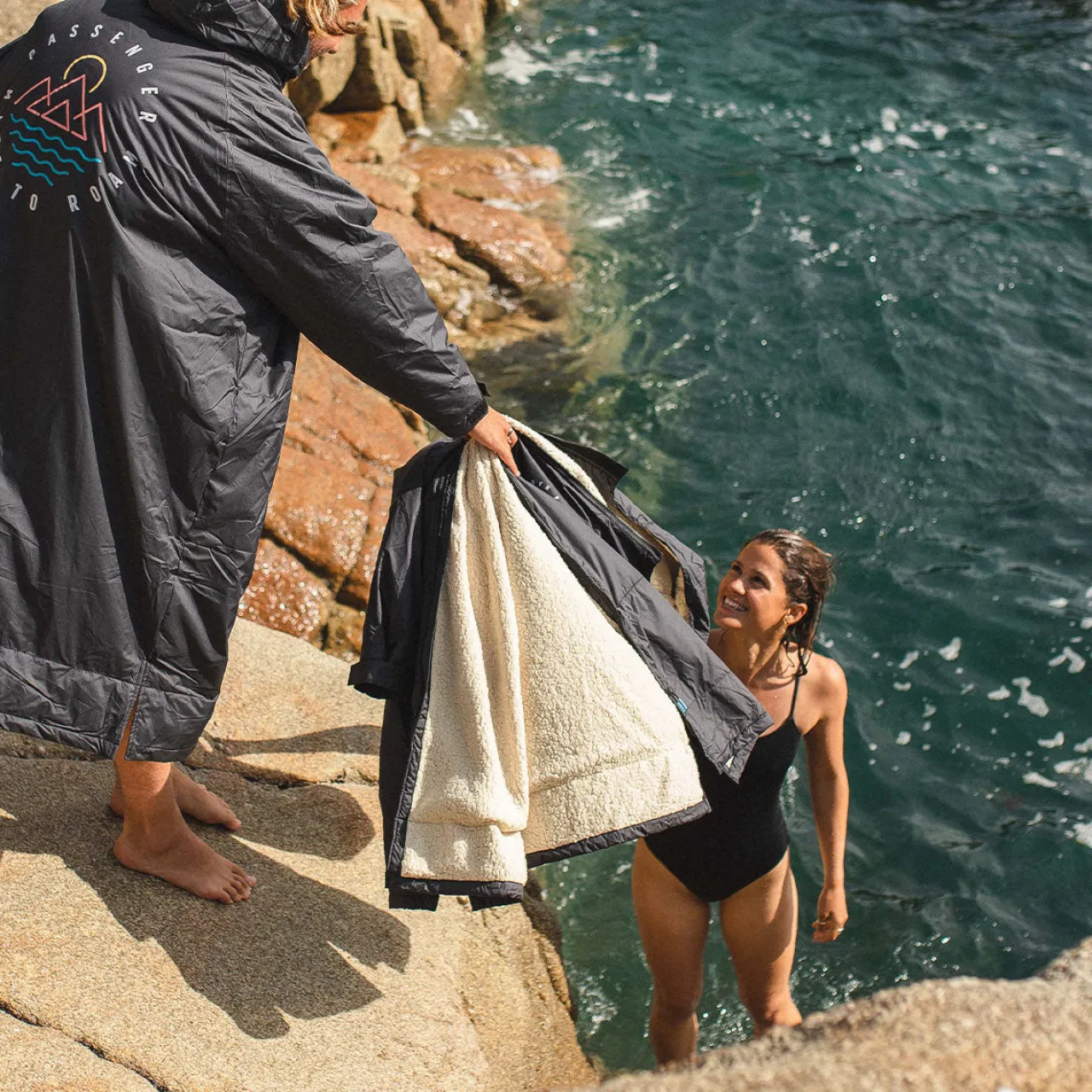 escapism_recycelter_sherpageftterter_surf_poncho__schwarz_3.webp Discount Escapism Recycelter Sherpa-gefütterter Surf Poncho - Surf-ponchos | Surf-ponchos