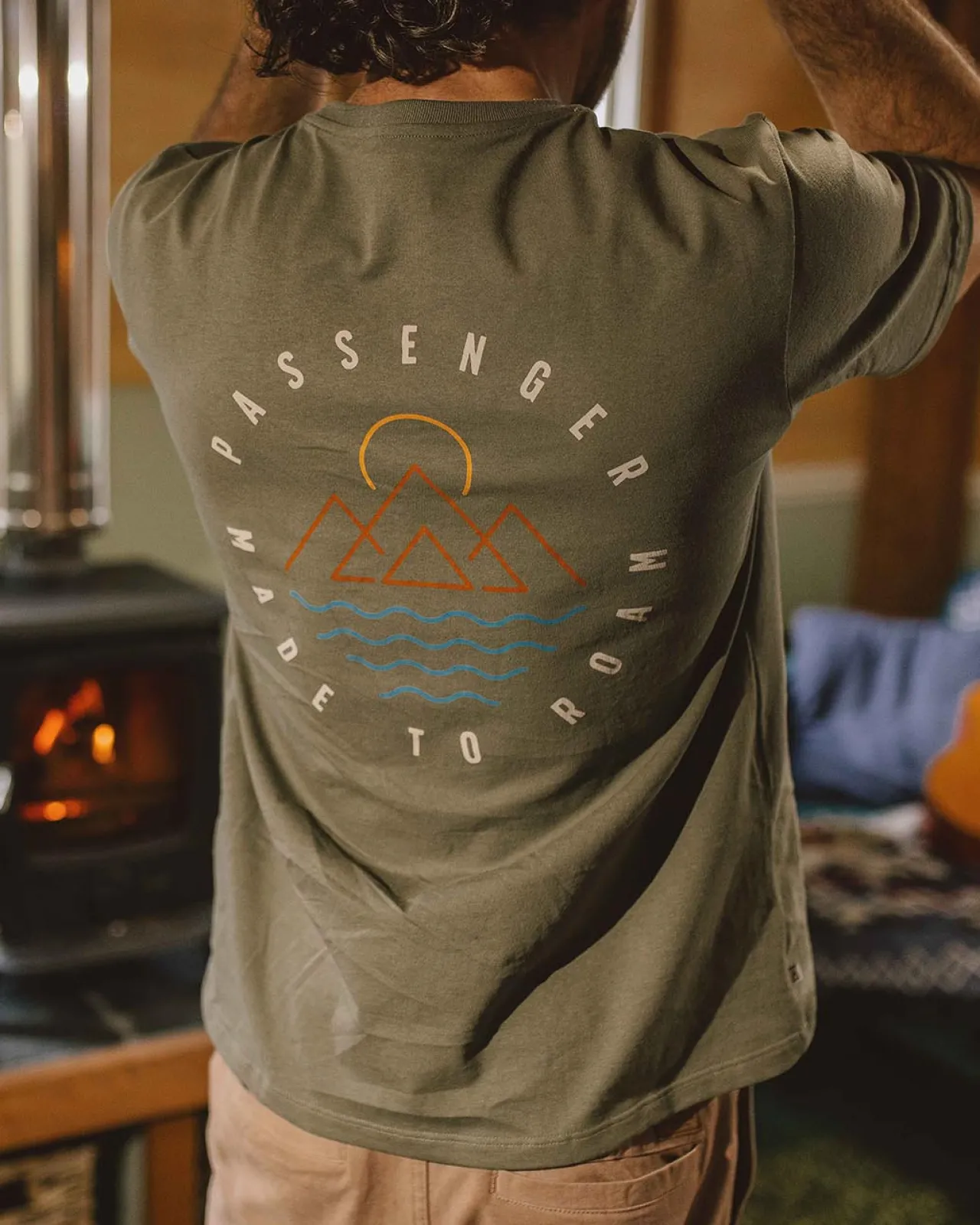 Best Escapism Recyceltes Baumwoll-T-Shirt - Staubige Olive Herren T-shirts & Tanktops