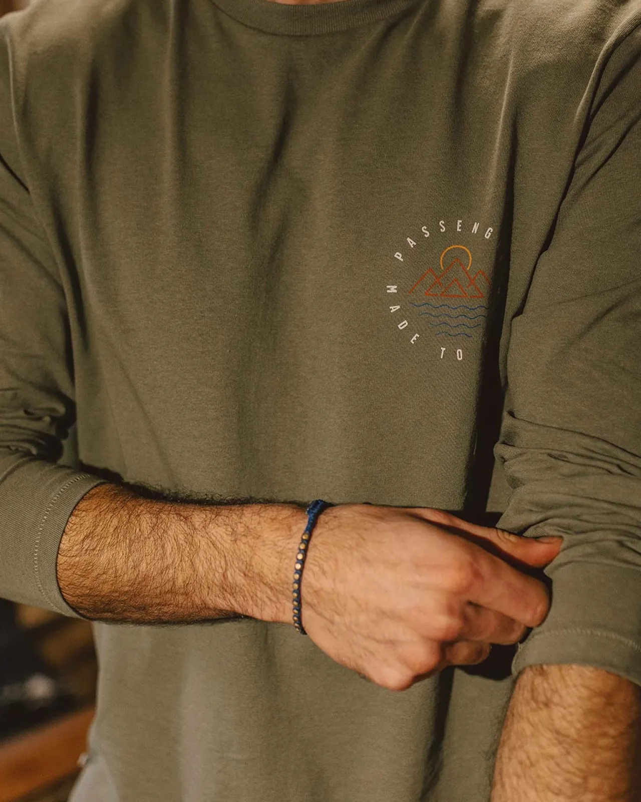 escapism_recyceltes_langarmtshirt__staubige_olive_3.webp Clearance Escapism Recyceltes Langarm-T-Shirt - Staubige Olive Herren T-shirts & Tanktops