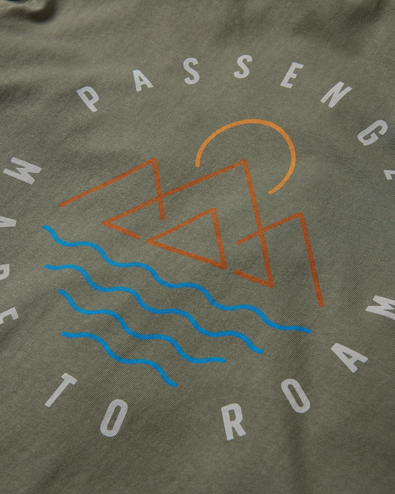 escapism_recyceltes_langarmtshirt__staubige_olive_8.webp Clearance Escapism Recyceltes Langarm-T-Shirt - Staubige Olive Herren T-shirts & Tanktops