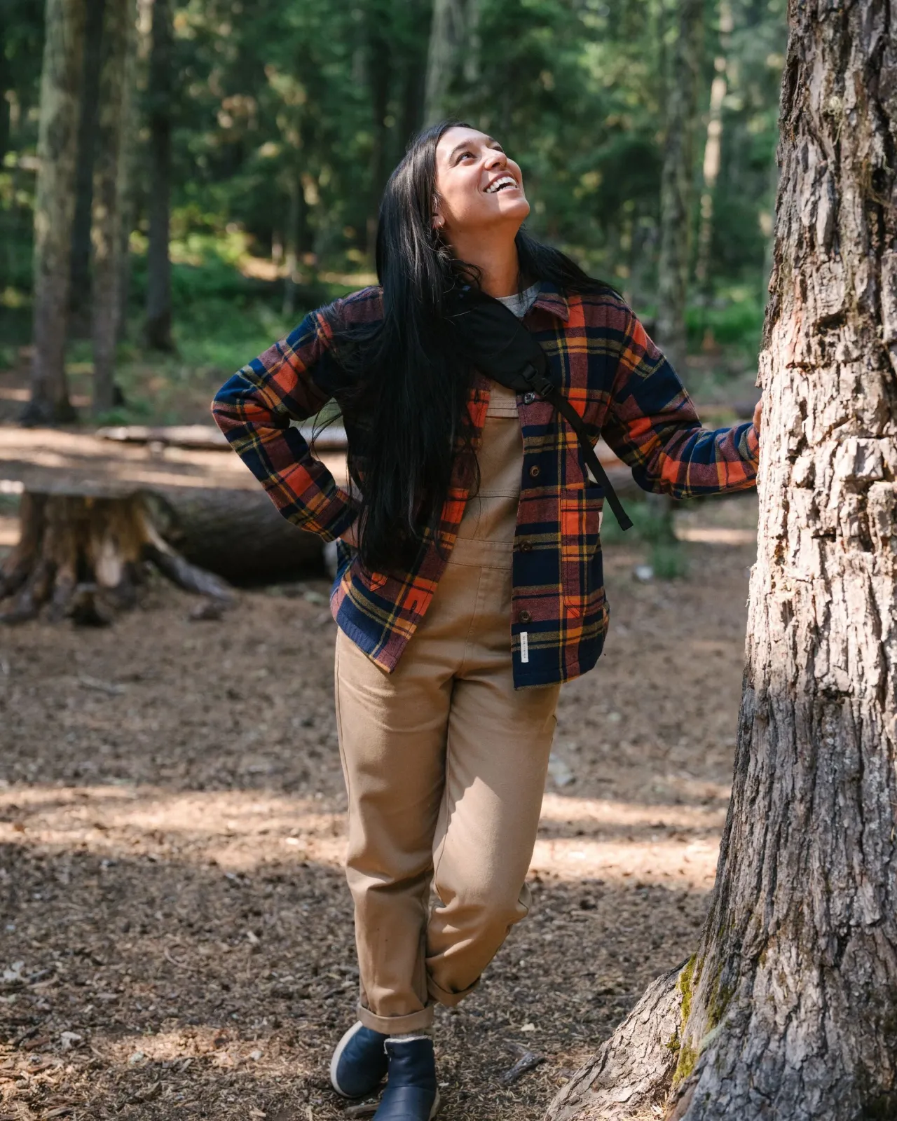 flint_biobaumwoll_overshirt__tiefes_marineblauverbranntes_orange_2.webp Sale Flint Bio-Baumwoll Overshirt - Tiefes Marineblau/Verbranntes Orange Damen Hemden | Hemdjacken