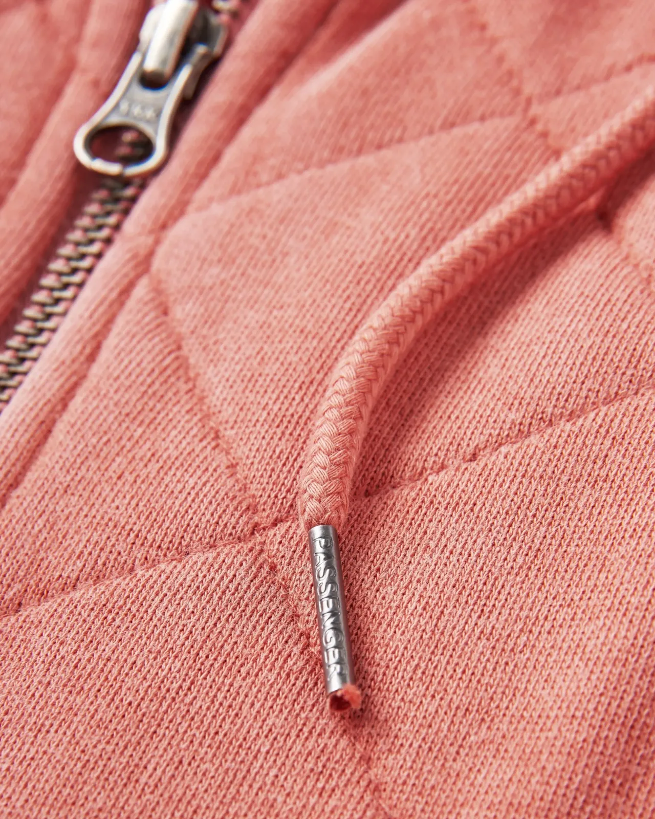 getaway_recycelte_gesteppte_kapuzenjacke_mit_reiverschluss__gebranntes_orange_2.webp Clearance Getaway Recycelte Gesteppte Kapuzenjacke mit Reißverschluss - Gebranntes Orange Damen Kapuzenpullover & Sweatshirts