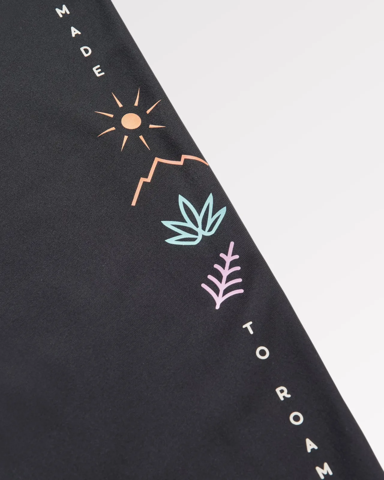 hatha_recyceltes_aktivtop__schwarz_2.webp Clearance Hatha Recyceltes Aktiv-Top - Damen Oberteile