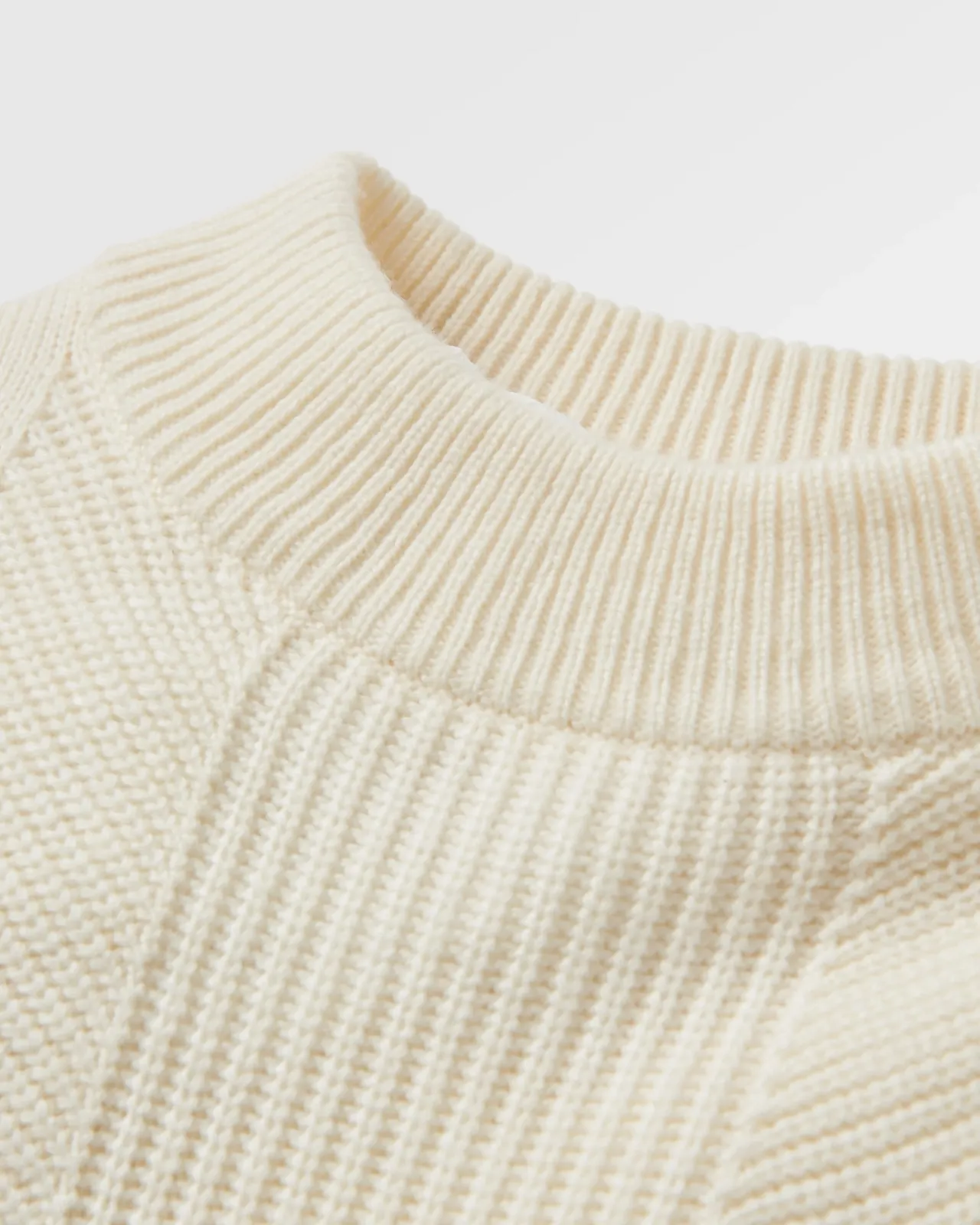 hideout_bergroer_biostrickpullover__cremefarben_2.webp Sale Hideout Übergroßer Bio-Strickpullover - Damen Strickwaren