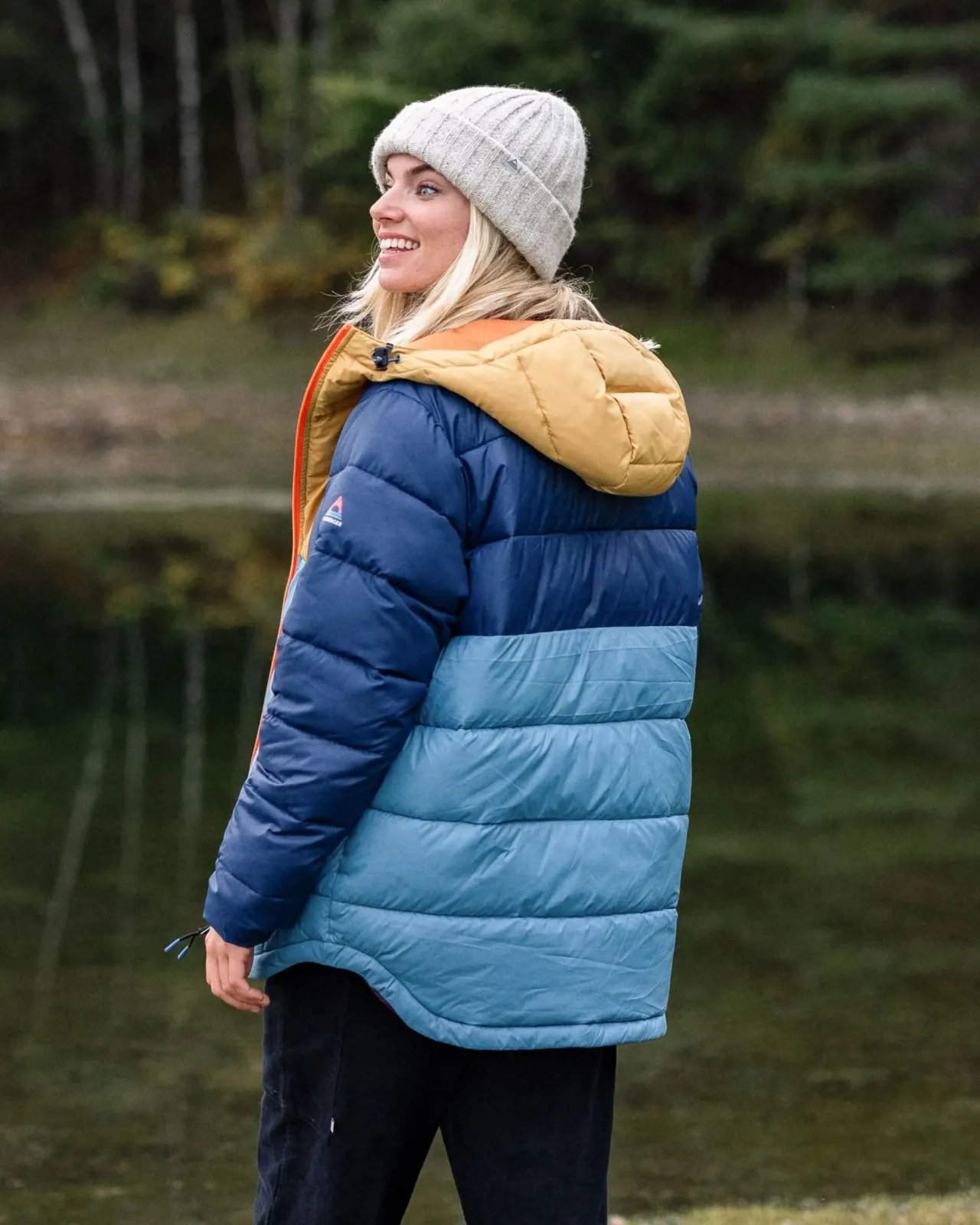 Cheap Kai Recycelte Isolierjacke - Tiefes Marineblau Damen Isoliert
