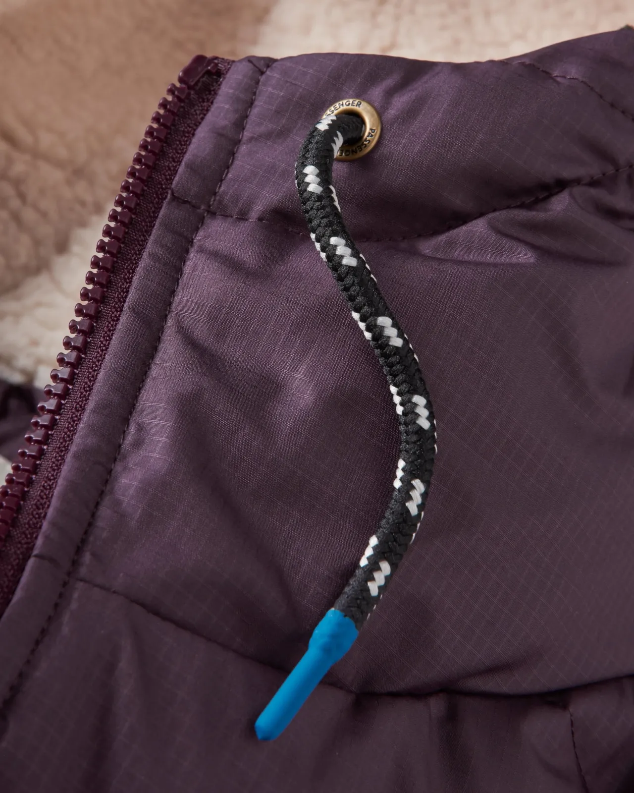 kinsey__jacke__tief_pflaume_9.webp New Kinsey 2.0 Jacke - Tief Pflaume Damen Anoraks & Mäntel | Isoliert