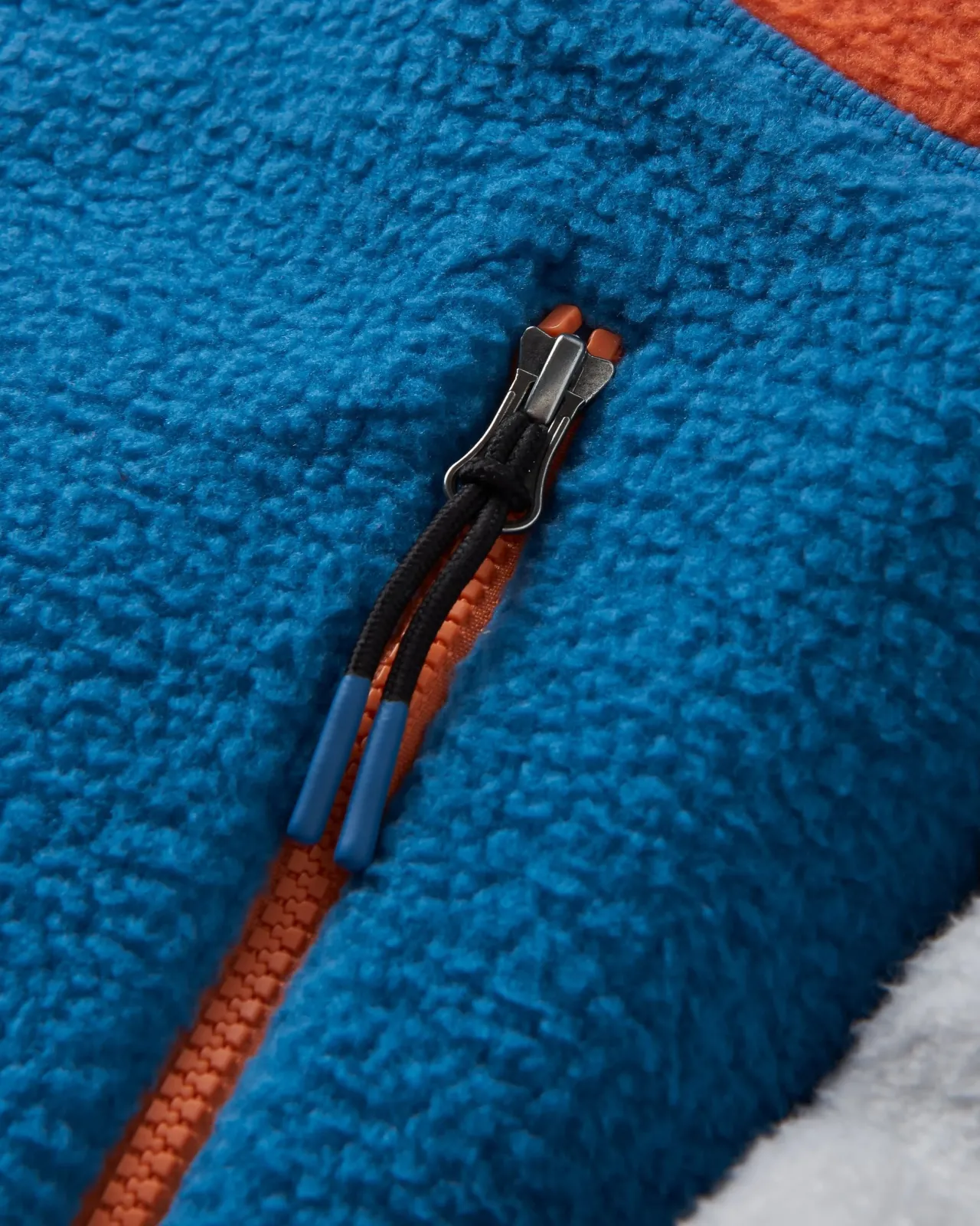 maine__colour_block__zip_recyceltes_sherpafleece__blauer_stahl_7.webp Fashion Maine 2.0 Colour Block 1/2 Zip Recyceltes Sherpa-Fleece - Blauer Stahl Damen Fleece | Fleece