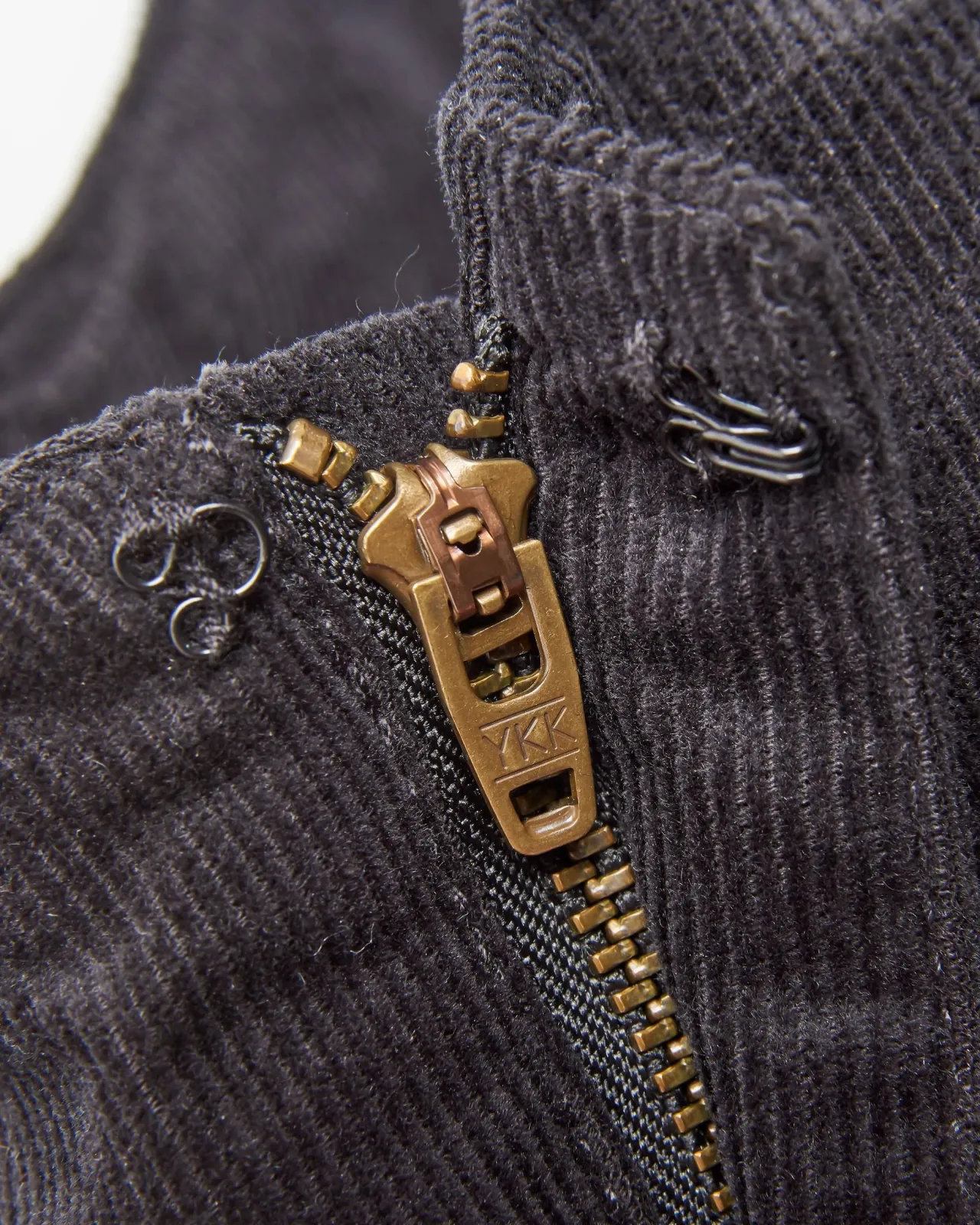 meadows__biobaumwollcordlatzhosen__schwarz_9.webp Shop Meadows 2.0 Bio-Baumwoll-Cord-Latzhosen - Damen Latzhosen & Hosen