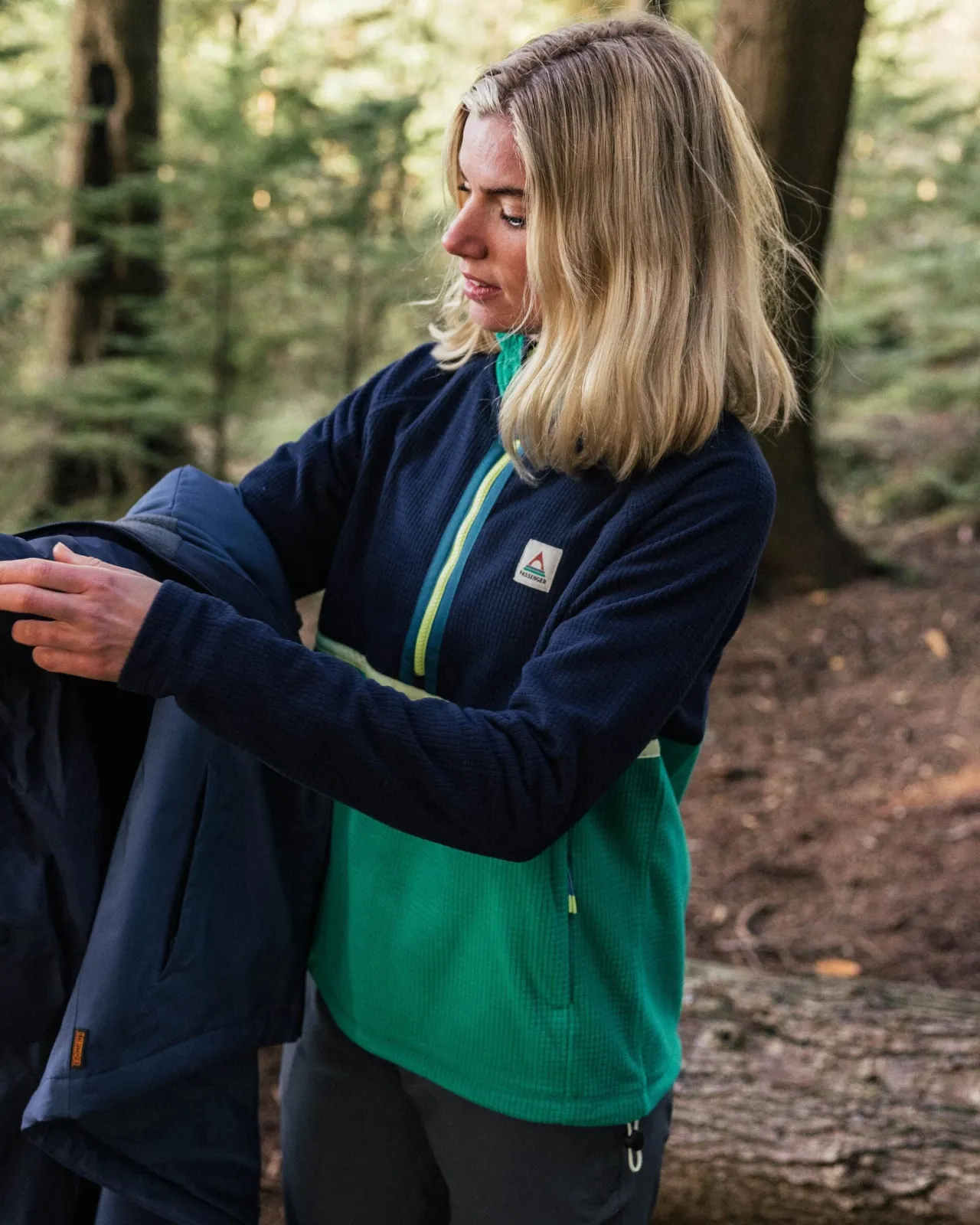 off_trail_recycelter_gridpolarfleece__sattes_marineblaugrner_see_4.webp Sale Off Trail recycelter Grid-Polarfleece - Sattes Marineblau/Grüner See Damen Oberteile