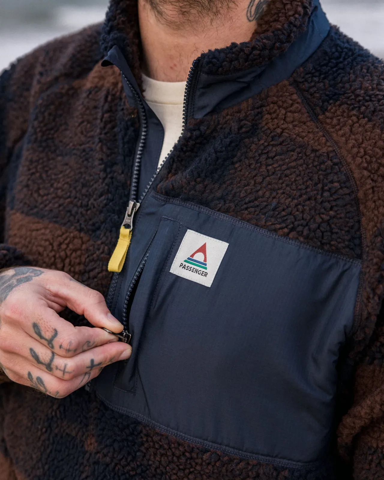 offroad_recycelter_sherpafleece_mit_halbem_reiverschluss__kastanietiefes_marineblau_karo_2.webp New Offroad Recycelter Sherpa-Fleece mit halbem Reißverschluss - Kastanie/Tiefes Marineblau Karo Herren Fleece | Fleece
