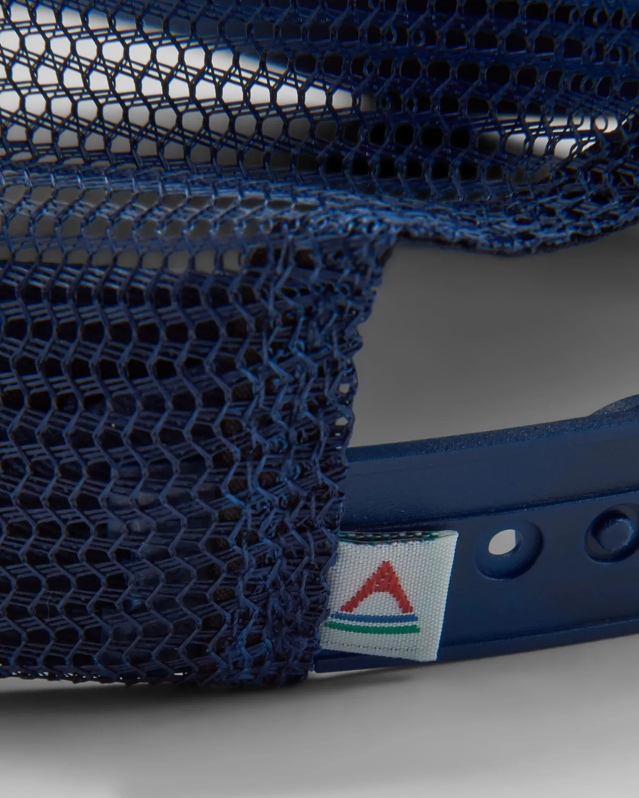 passenger_recycelte_baumwolltruckerkappe__tiefes_marineblau_5.webp Fashion recycelte Baumwoll-Trucker-Kappe - Tiefes Marineblau Herren Kappen & Hüte | Kappen & Hüte