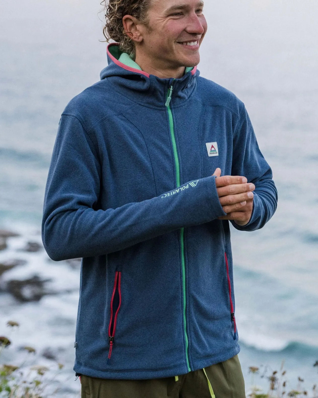 pinegrove_recyceltes_polartec_fleece_hoodie__dunkel_meliertes_denim_3.webp Online Pinegrove recyceltes Polartec® Fleece Hoodie - Dunkel Meliertes Denim Herren Oberteile