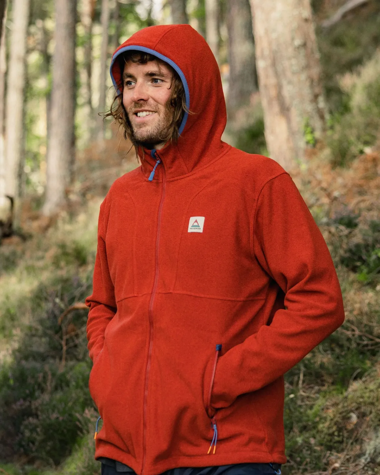 pinegrove_recyceltes_polartec_fleece_hoodie__roter_ocker_3.webp Discount Pinegrove recyceltes Polartec® Fleece Hoodie - Roter Ocker Herren Kapuzenpullover & Sweatshirts | Oberteile