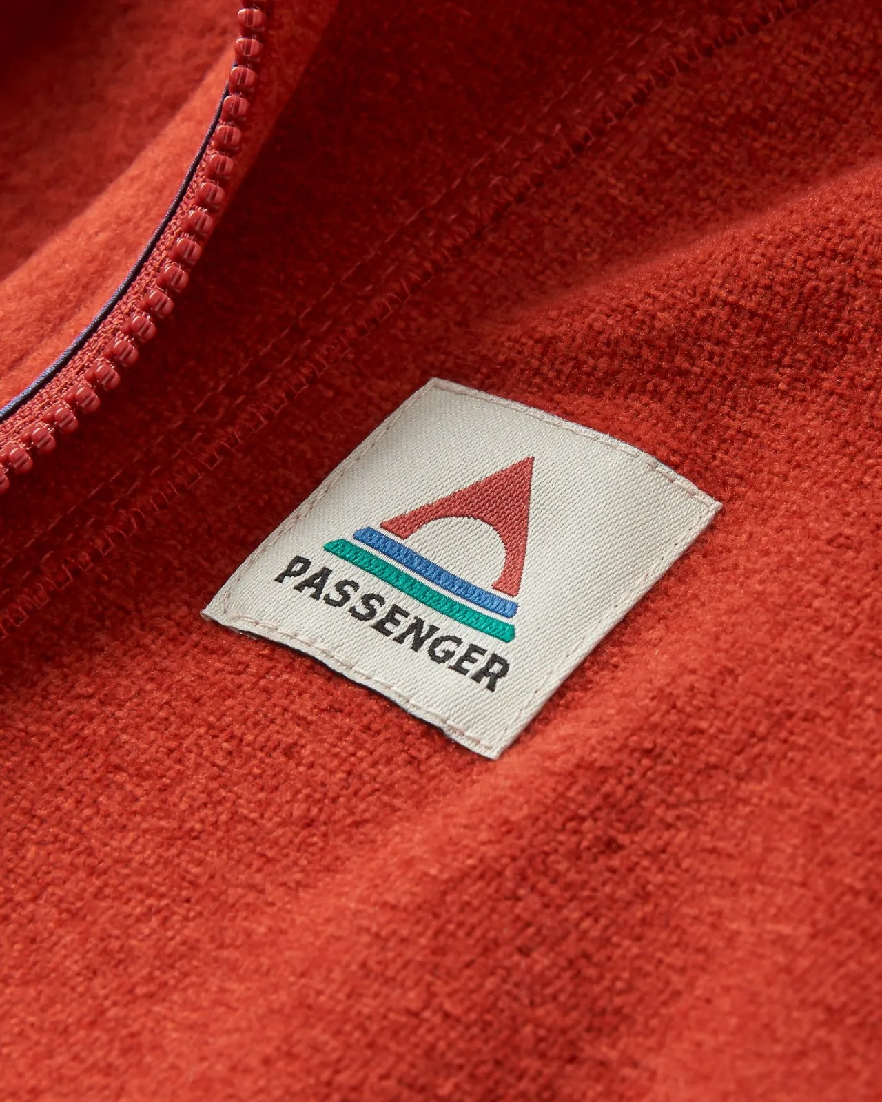 pinegrove_recyceltes_polartec_fleece_hoodie__roter_ocker_4.webp Discount Pinegrove recyceltes Polartec® Fleece Hoodie - Roter Ocker Herren Kapuzenpullover & Sweatshirts | Oberteile