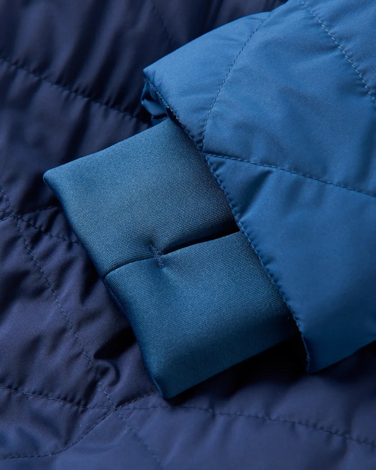 pursue_recycelte__isolierte_jacke__dunkler_denim_3.webp Hot Pursue recycelte 2.0 isolierte Jacke - Dunkler Denim Herren Jacken | Oberteile