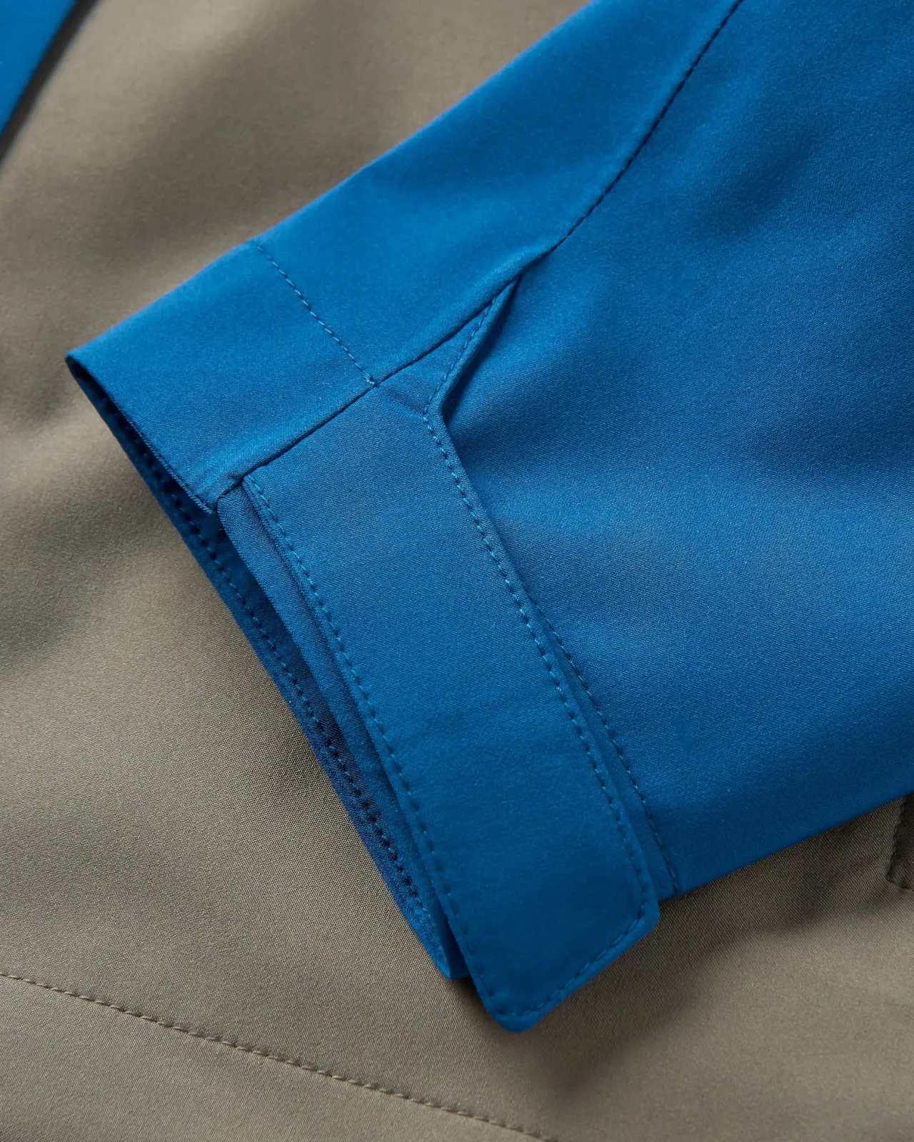 rainstorm_recycelte_wasserdichte_jacke__gezeitenblauarktisstaubige_olive_9.webp Cheap Rainstorm recycelte wasserdichte Jacke - Gezeitenblau/Arktis/Staubige Olive Damen Wasserdicht | Oberteile