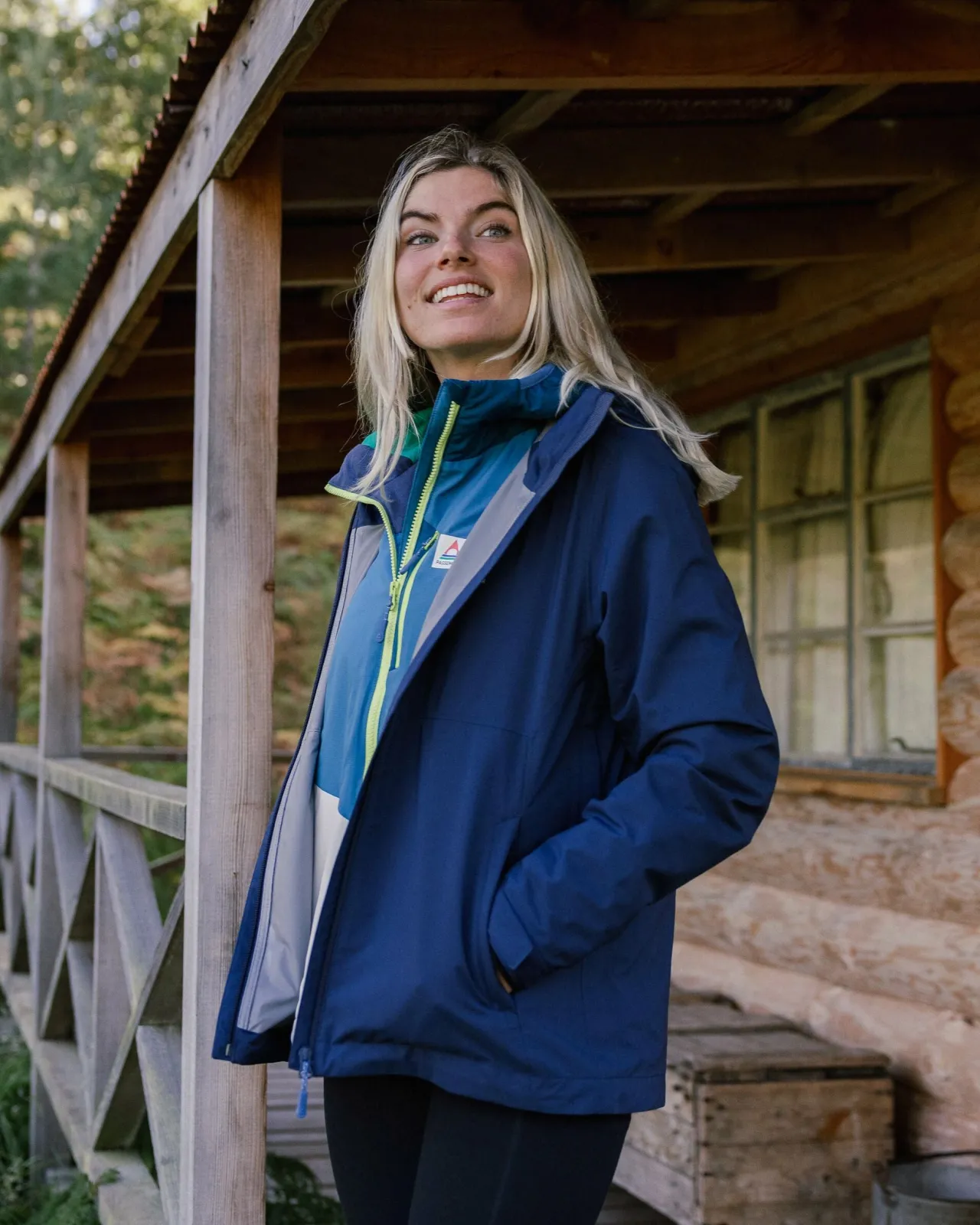 rainstorm_recycelte_wasserdichte_jacke__tiefes_marineblau_3.webp Sale Rainstorm recycelte wasserdichte Jacke - Tiefes Marineblau Damen Wasserdicht | Oberteile