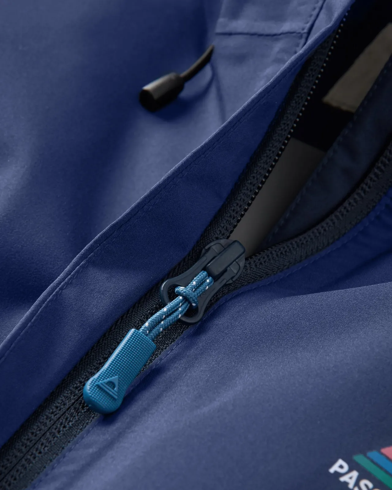 rainstorm_recycelte_wasserdichte_jacke__tiefes_marineblau_7.webp Sale Rainstorm recycelte wasserdichte Jacke - Tiefes Marineblau Damen Wasserdicht | Oberteile